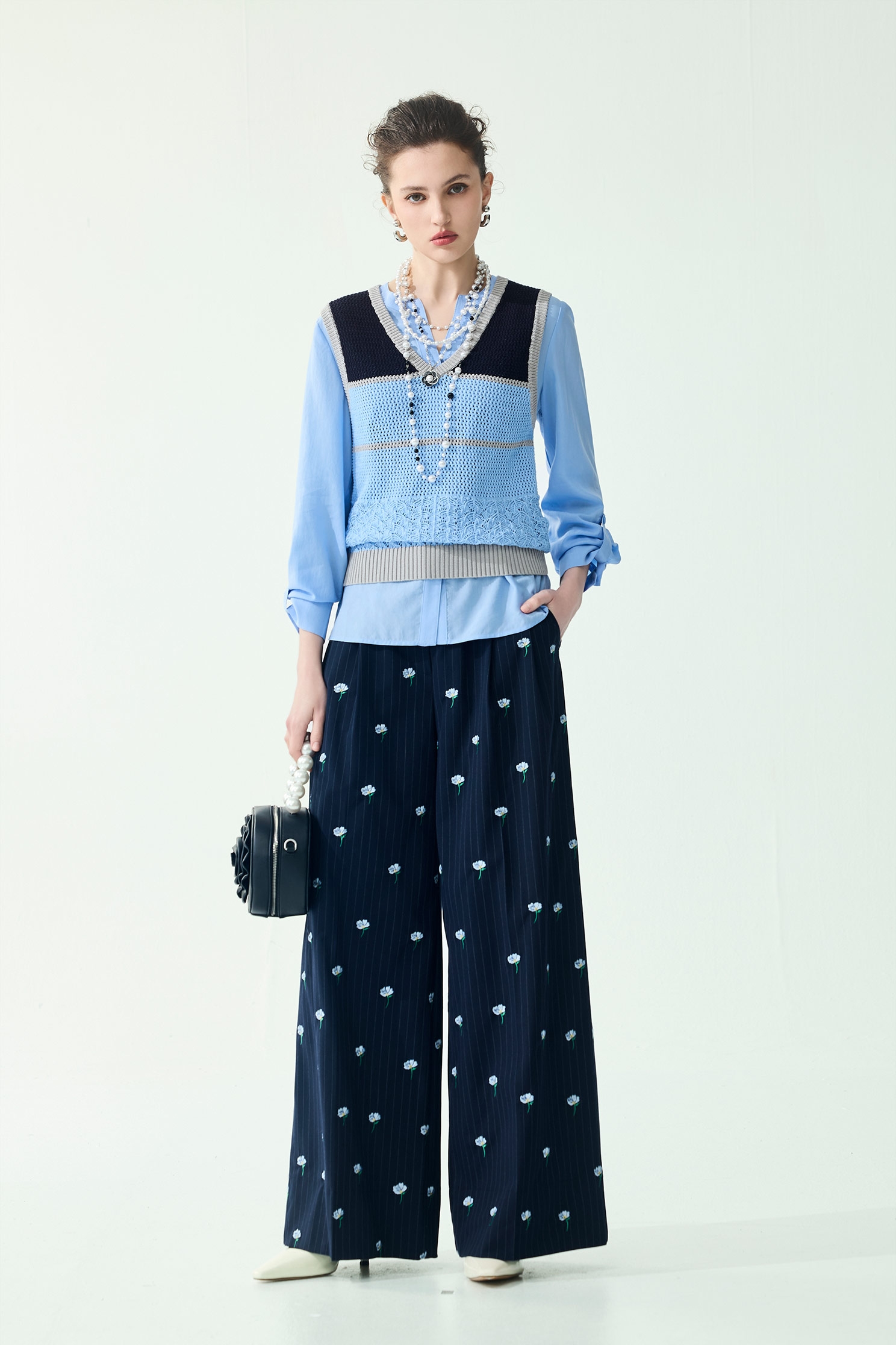 小男孩藍撞色針織背心小男孩藍撞色針織背心,一般背心,一般背心馬甲,春夏穿搭,背心,針織,針織背心