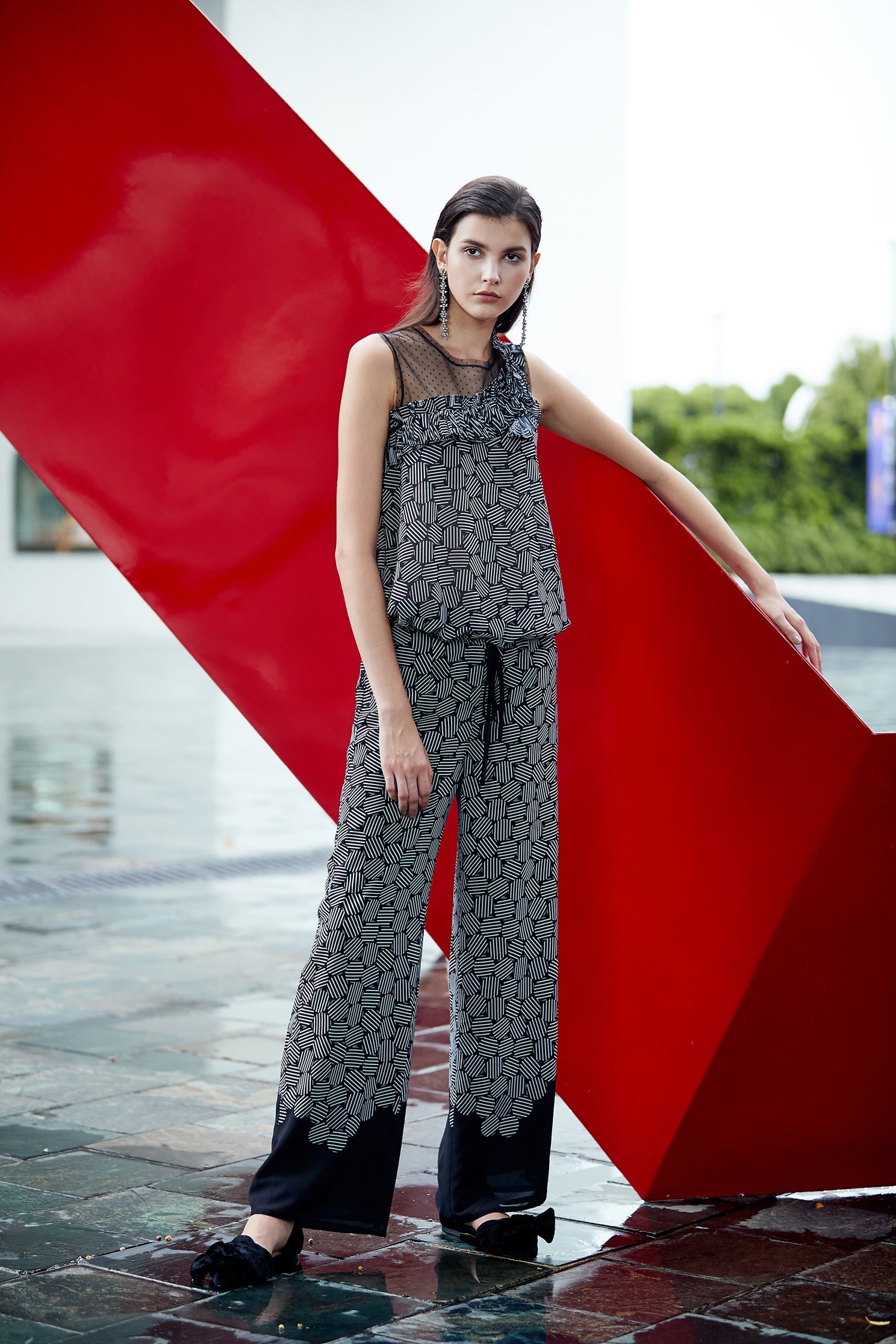 off-shoulder blouse with ruffle trims,vest,vest