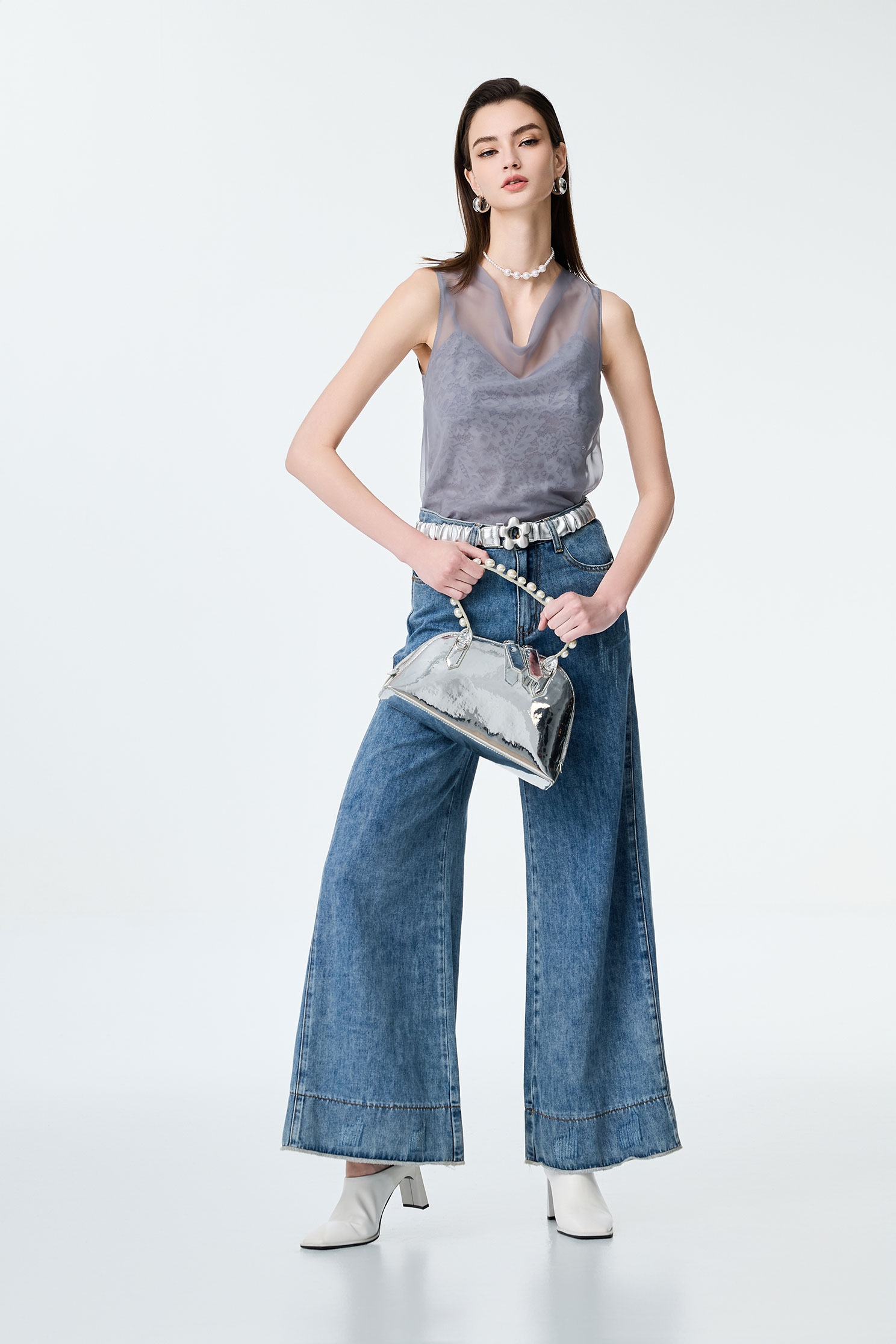 高級灰類烏干羅馬領背心上衣高級灰類烏干羅馬領背心上衣,一般背心,一般背心馬甲,上衣,內搭上衣,春夏穿搭,無袖背心,背心,蕾絲,蕾絲上衣,蕾絲背心,透膚上衣