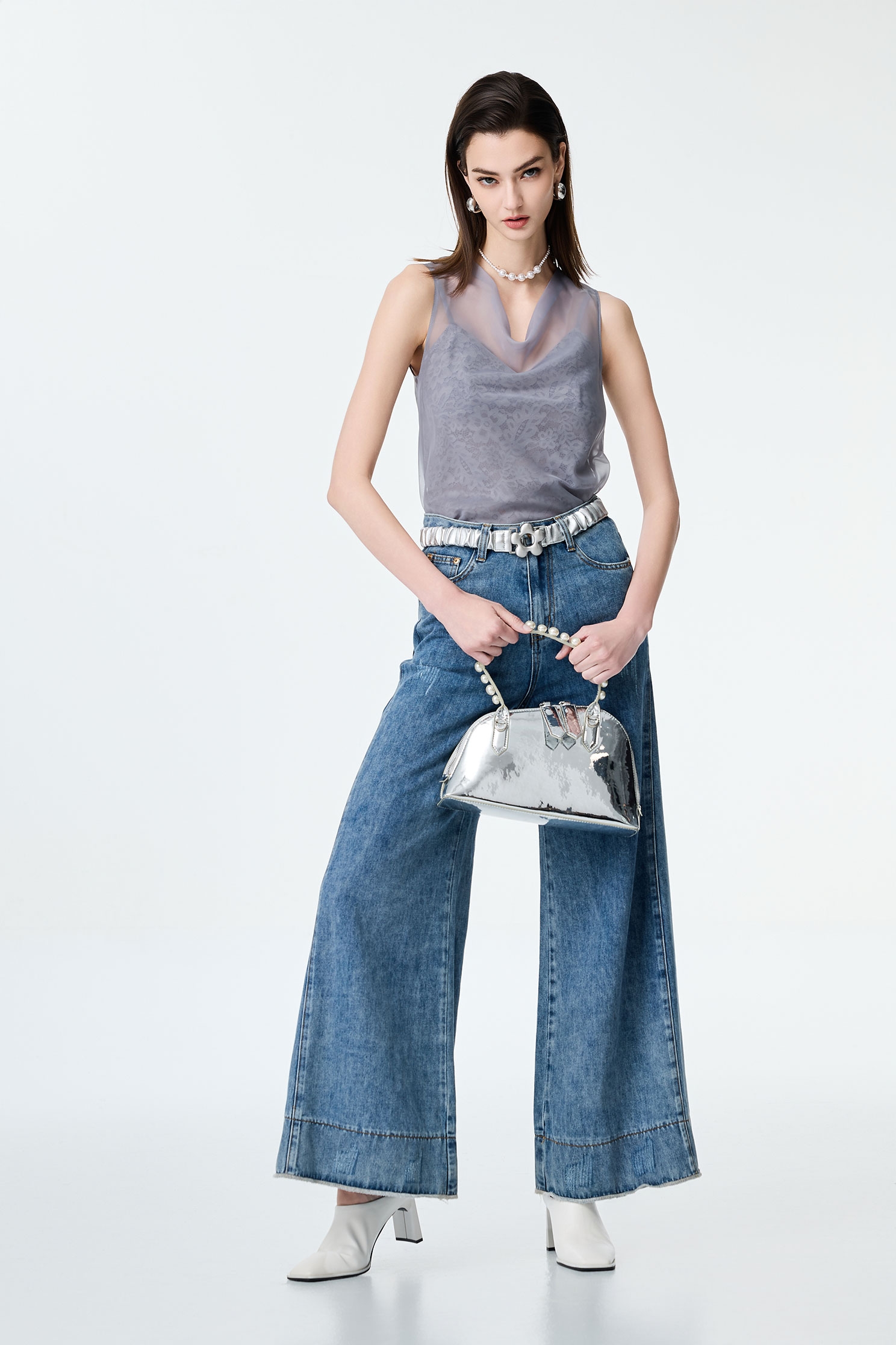 高級灰類烏干羅馬領背心上衣高級灰類烏干羅馬領背心上衣,一般背心,一般背心馬甲,上衣,內搭上衣,春夏穿搭,無袖背心,背心,蕾絲,蕾絲上衣,蕾絲背心,透膚上衣