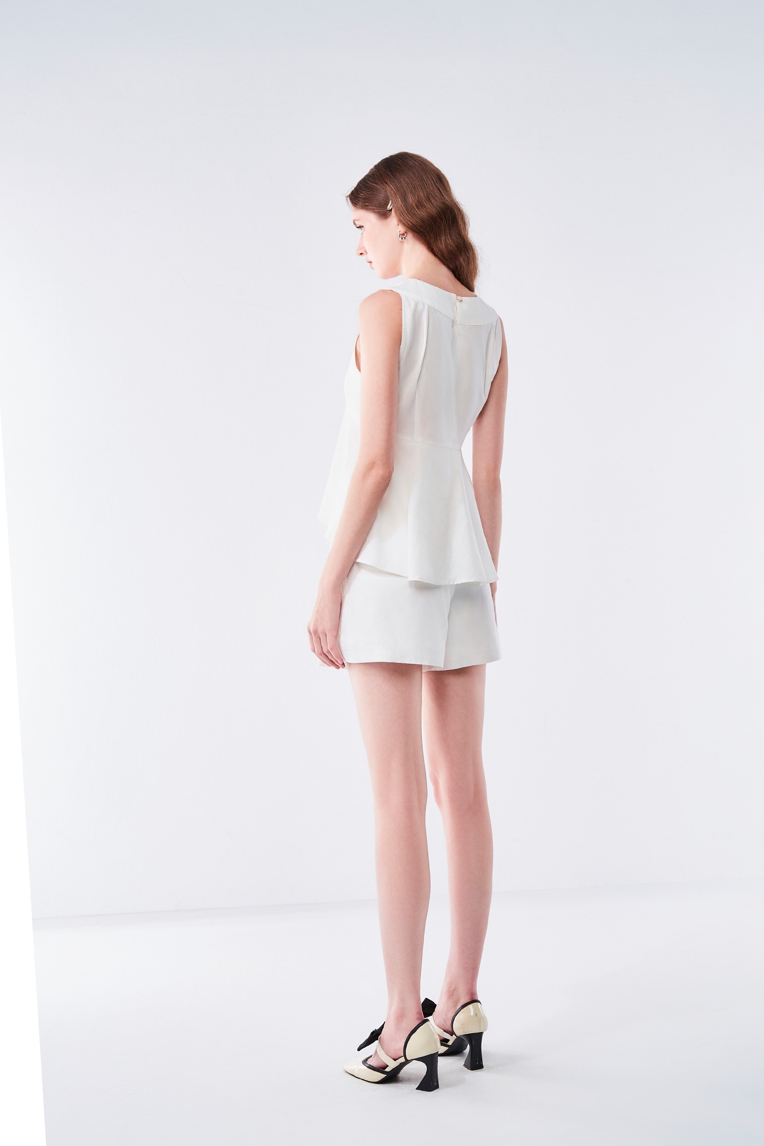 牛奶色綴蝴蝶結背心牛奶色綴蝴蝶結背心,一般背心,一般背心馬甲,春夏穿搭,白色背心,背心,蝴蝶結