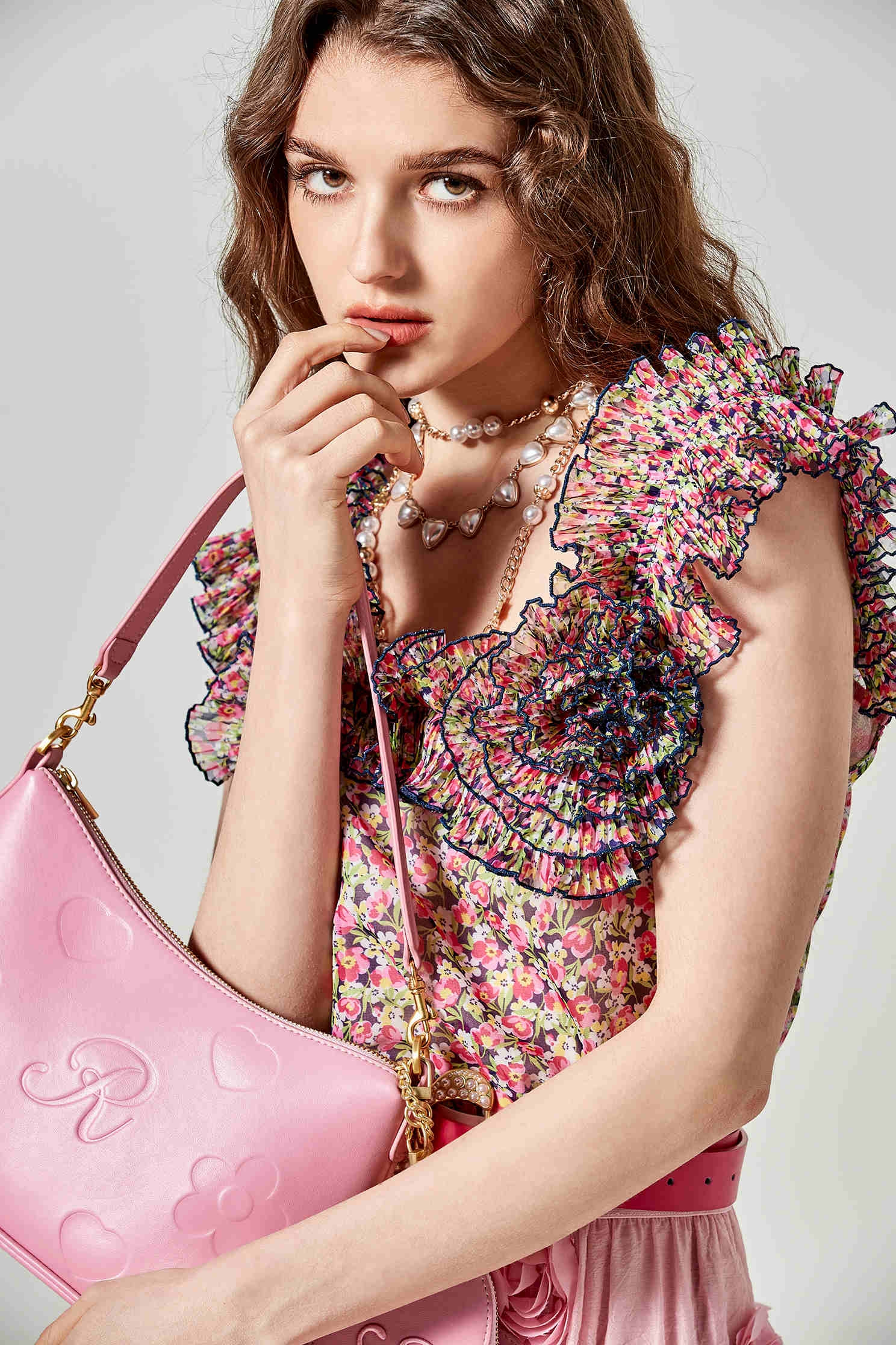 花菱草印花荷葉上衣花菱草印花荷葉上衣,一般背心,一般背心馬甲,上衣,春夏穿搭,約會特輯,背心,荷葉,雪紡