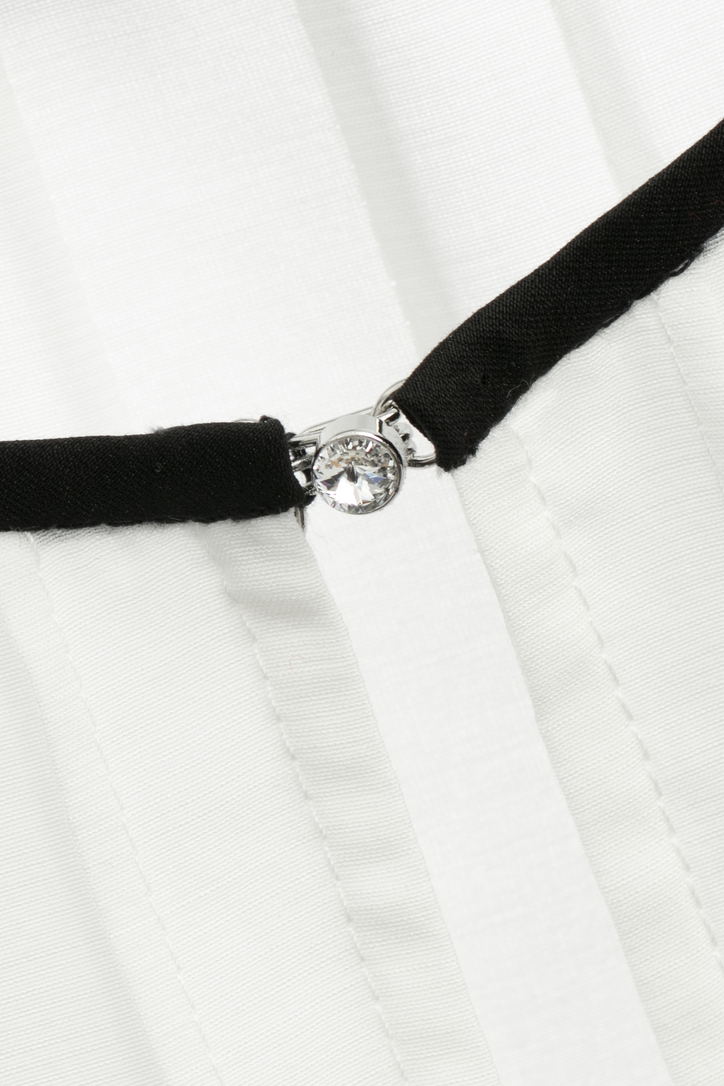 黑白配色柔美荷葉上衣黑白配色柔美荷葉上衣,一般背心,一般背心馬甲,上衣,人氣商品,春夏穿搭,白色背心,背心,荷葉