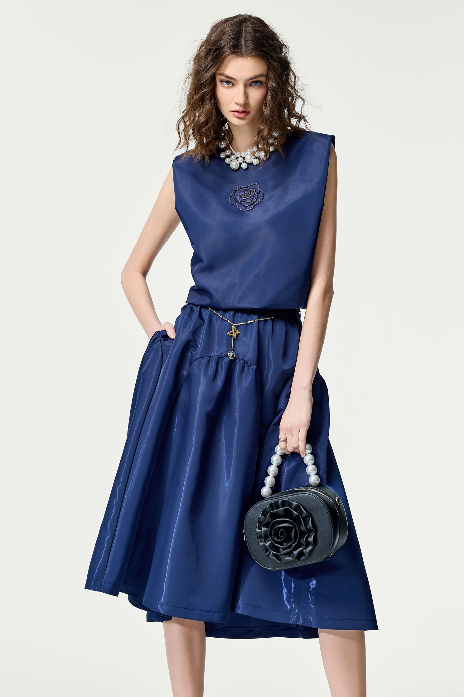 日蝕藍色復古宮廷風上衣日蝕藍色復古宮廷風上衣,一般背心,一般背心馬甲,上衣,人氣商品,春夏穿搭,時髦成套搭配,無袖背心,約會特輯,背心