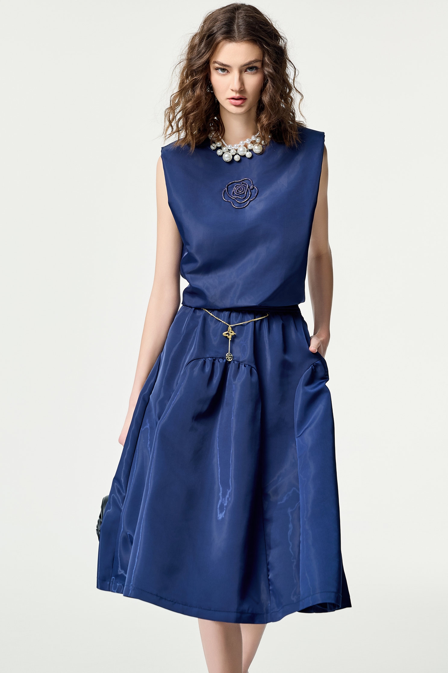 日蝕藍色復古宮廷風上衣日蝕藍色復古宮廷風上衣,一般背心,一般背心馬甲,上衣,人氣商品,春夏穿搭,時髦成套搭配,無袖背心,約會特輯,背心