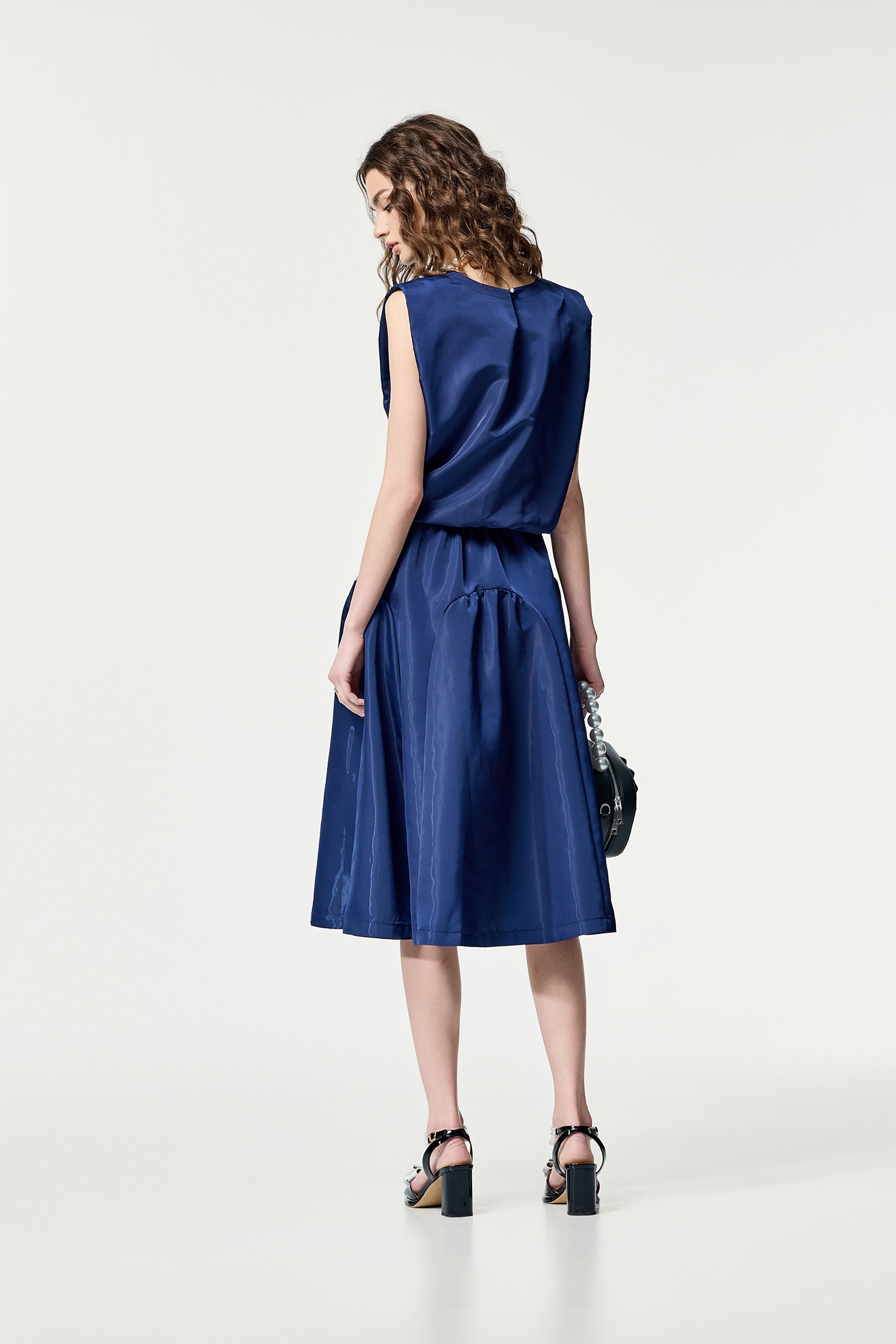 日蝕藍色復古宮廷風上衣日蝕藍色復古宮廷風上衣,一般背心,一般背心馬甲,上衣,人氣商品,春夏穿搭,時髦成套搭配,無袖背心,約會特輯,背心