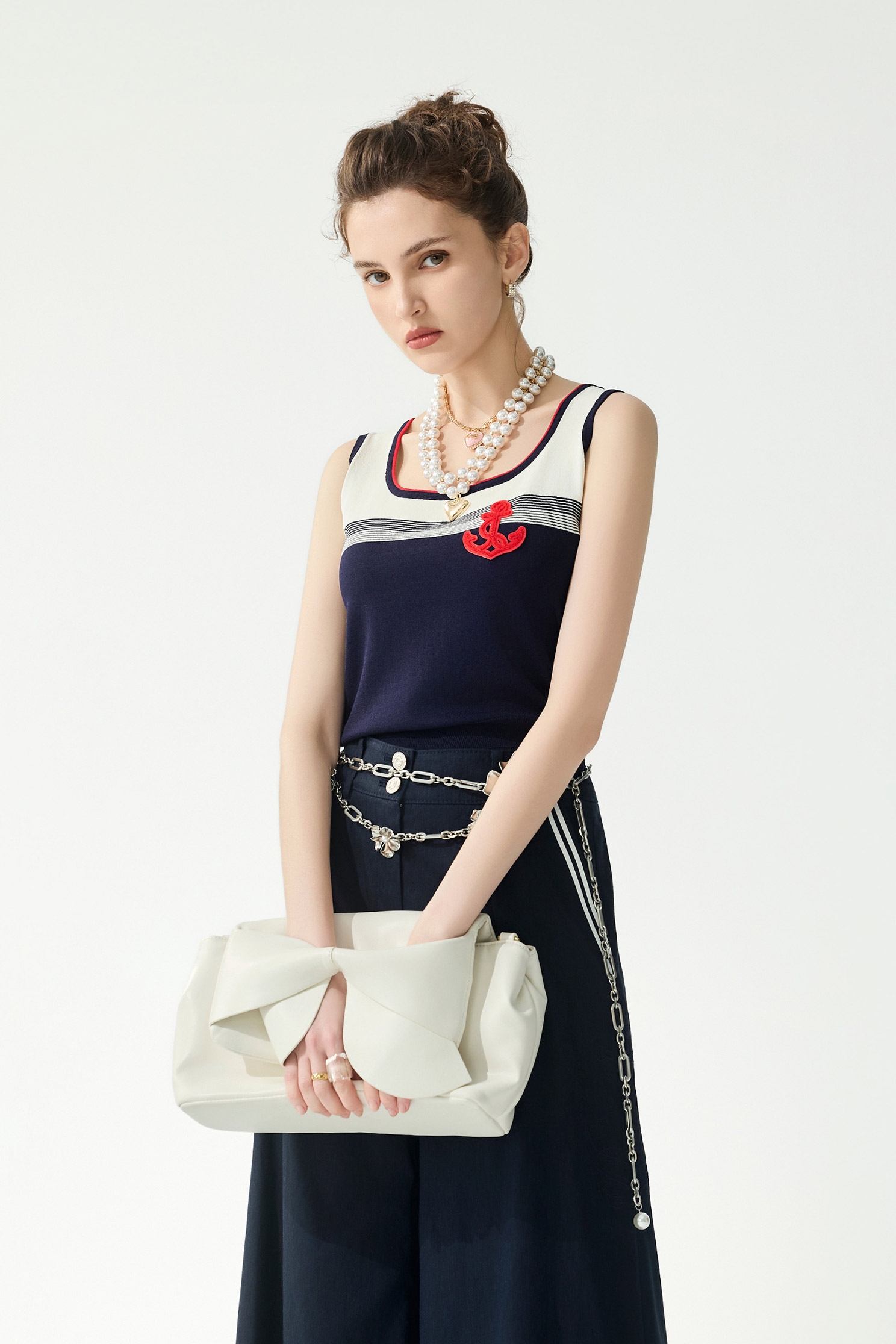 綴刺繡船錨針織背心綴刺繡船錨針織背心,一般背心,一般背心馬甲,刺繡,春夏穿搭,背心,針織,針織背心