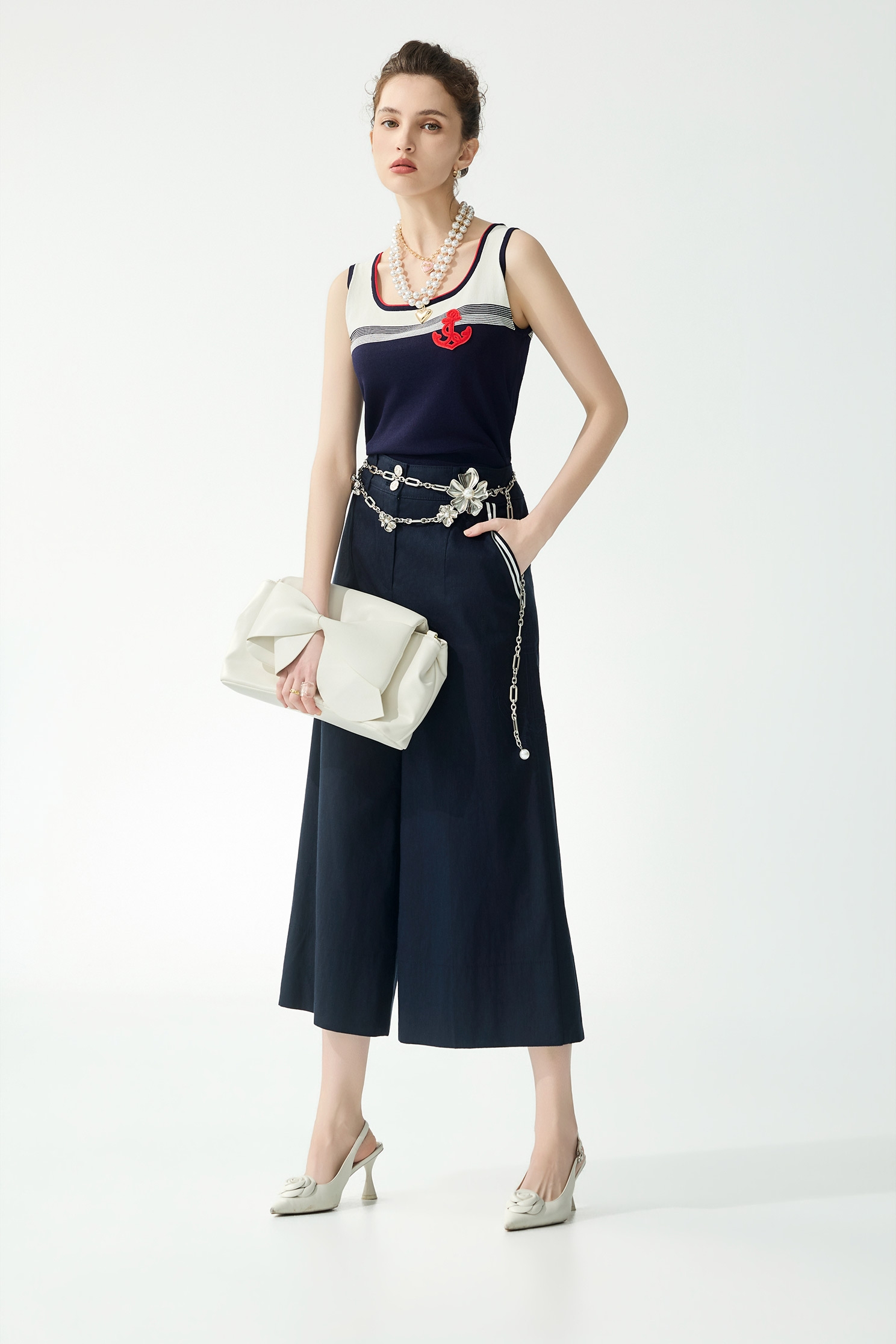 綴刺繡船錨針織背心綴刺繡船錨針織背心,一般背心,一般背心馬甲,刺繡,春夏穿搭,背心,針織,針織背心