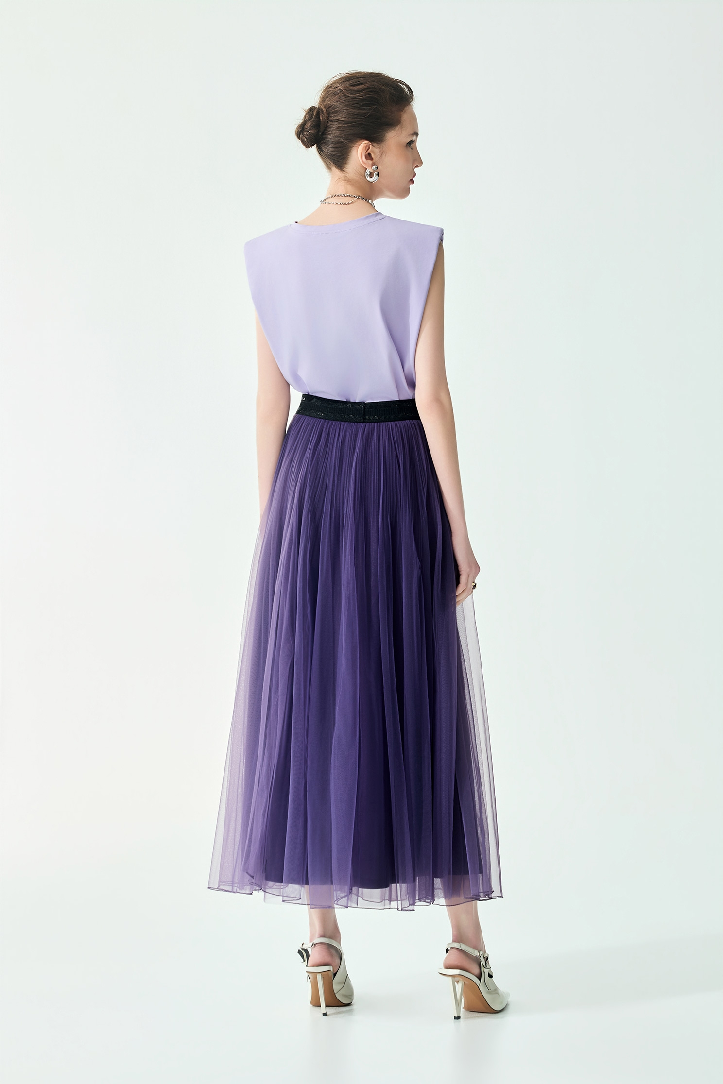 柔紫色字串刺繡Ｔ恤上衣柔紫色字串刺繡Ｔ恤上衣,一般背心,一般背心馬甲,上衣,刺繡,春夏穿搭,背心