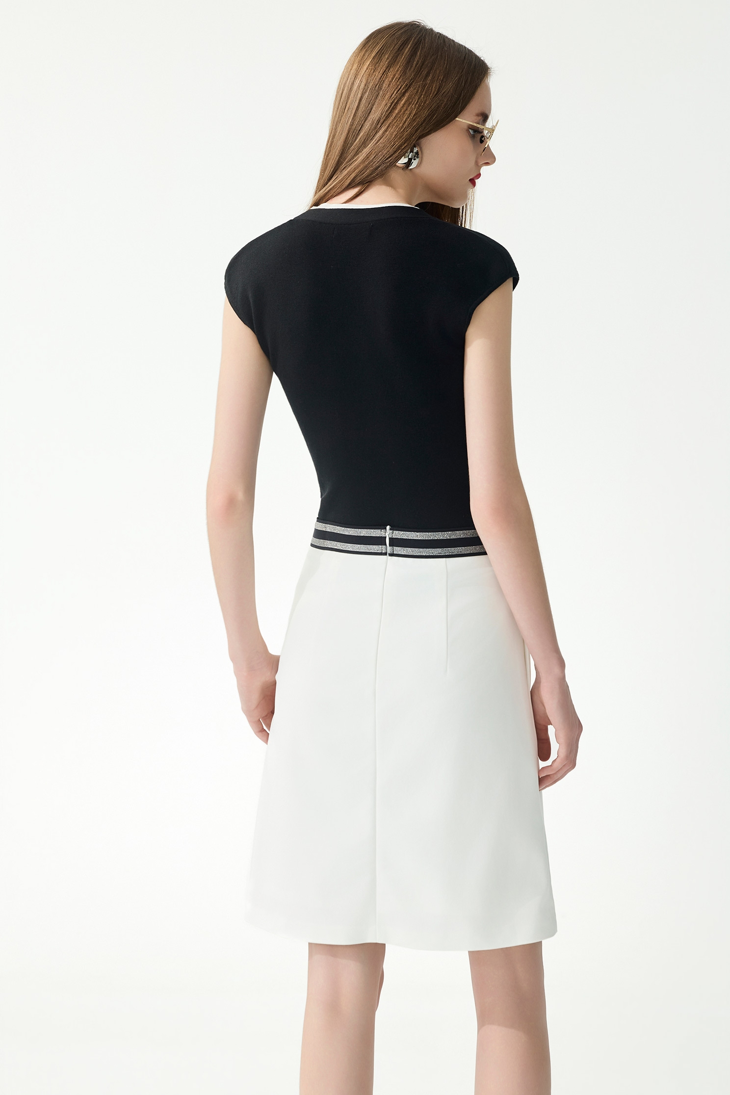 黑白假兩件Ｖ領針織背心上衣黑白假兩件Ｖ領針織背心上衣,一般背心,一般背心馬甲,上衣,春夏穿搭,背心,針織,針織背心,黑色背心