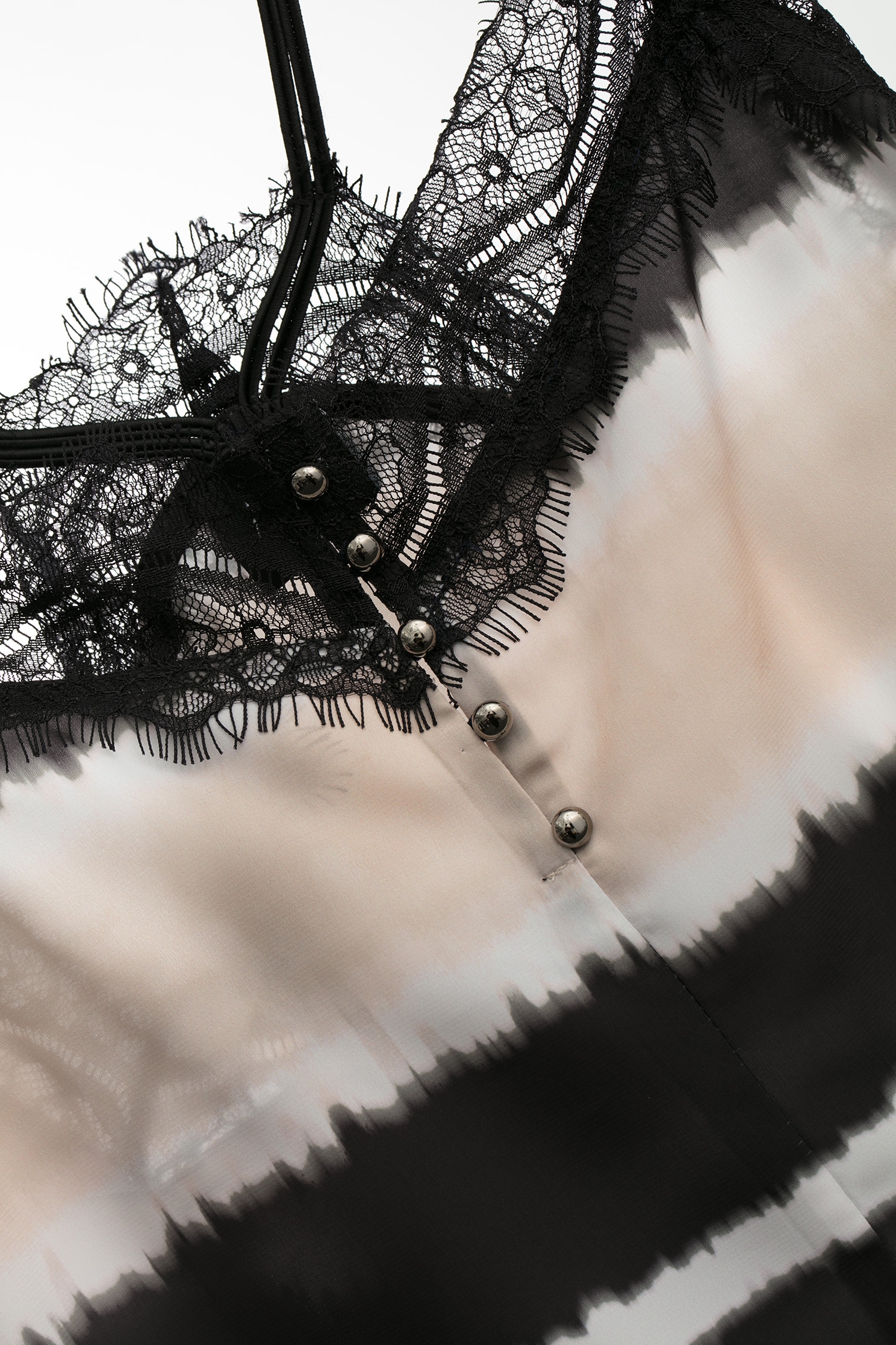 細帶綁染感印花lace背心細帶綁染感印花lace背心,秋冬穿搭,細肩帶,背心,蕾絲上衣