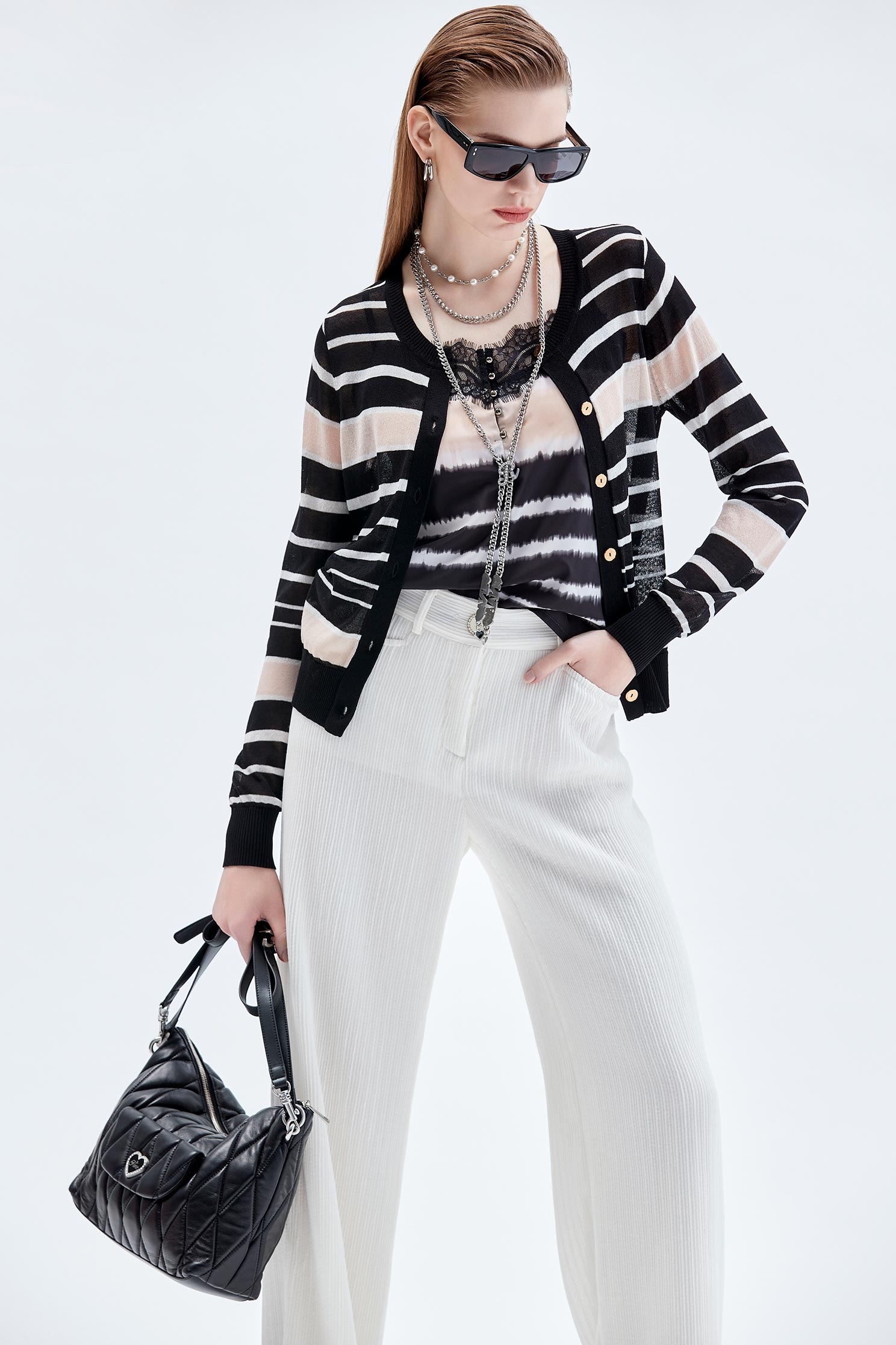 細帶綁染感印花lace背心細帶綁染感印花lace背心,秋冬穿搭,細肩帶,背心,蕾絲上衣