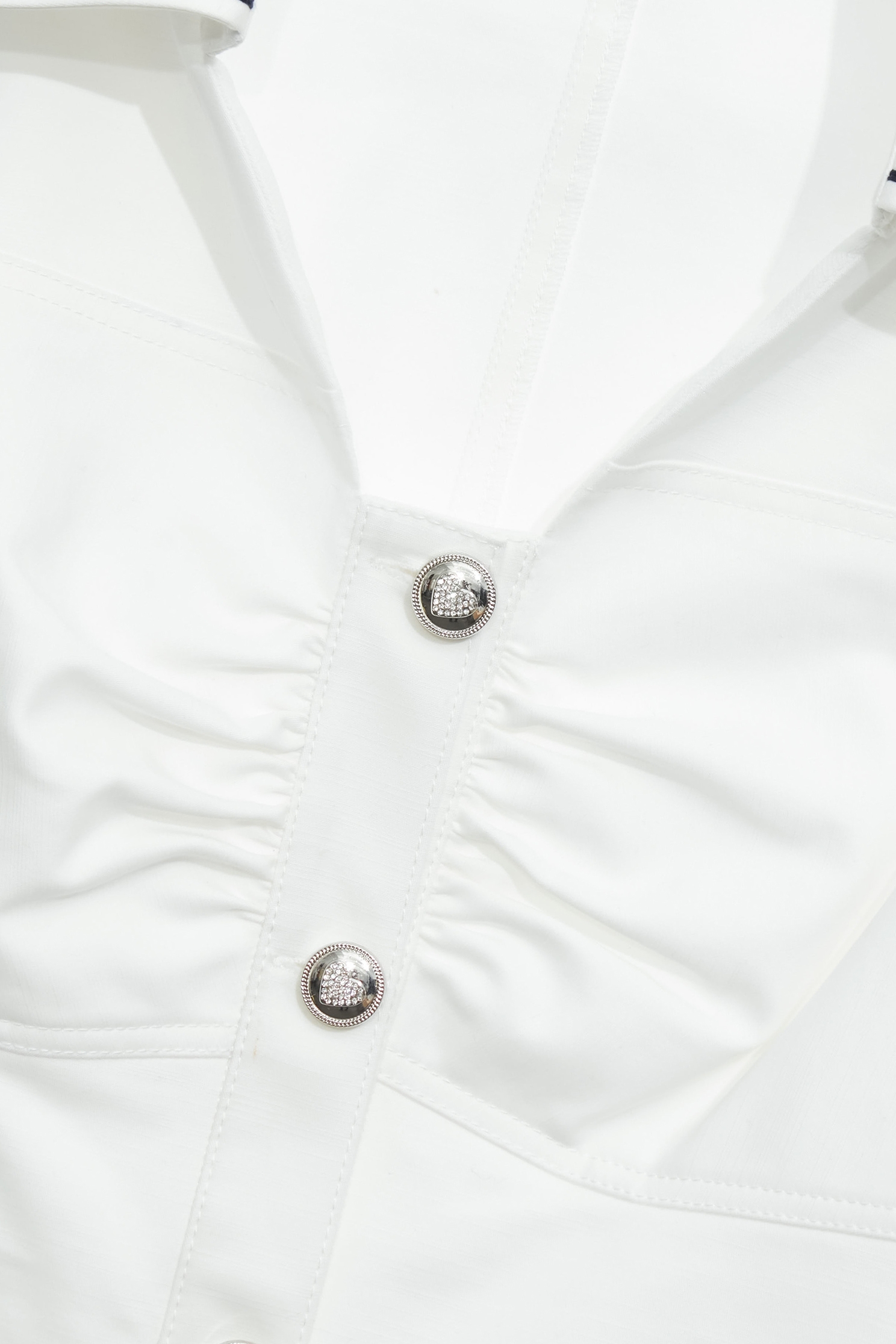 鑲海洋洞穴色飾邊上衣鑲海洋洞穴色飾邊上衣,V領上衣,V領背心,一般背心,一般背心馬甲,上衣,人氣商品,春夏穿搭,時髦成套搭配,無袖上衣,無袖背心,白色背心,約會特輯,背心,蝴蝶結,輕奢度假,輕奢渡假