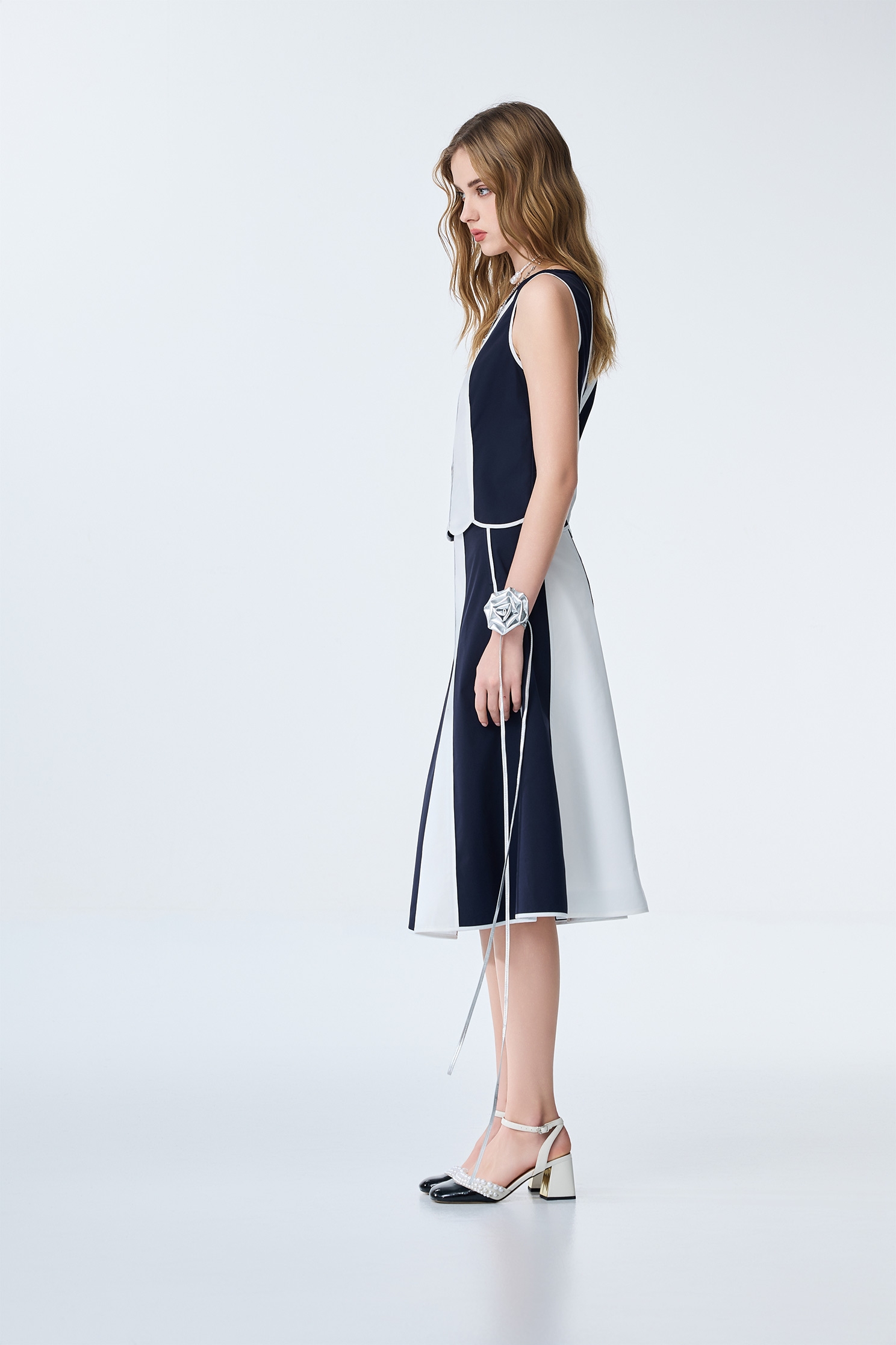 海洋洞穴色拼接配色造型上衣海洋洞穴色拼接配色造型上衣,一般背心,一般背心馬甲,上衣,春夏穿搭,時髦成套搭配,無袖上衣,無袖背心,背心