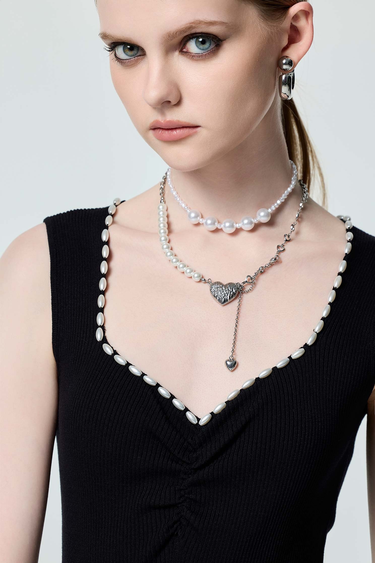 桃心領珍珠縫飾針織背心桃心領珍珠縫飾針織背心,一般背心,一般背心馬甲,人氣商品,春夏穿搭,無袖上衣,輕奢度假,輕奢渡假