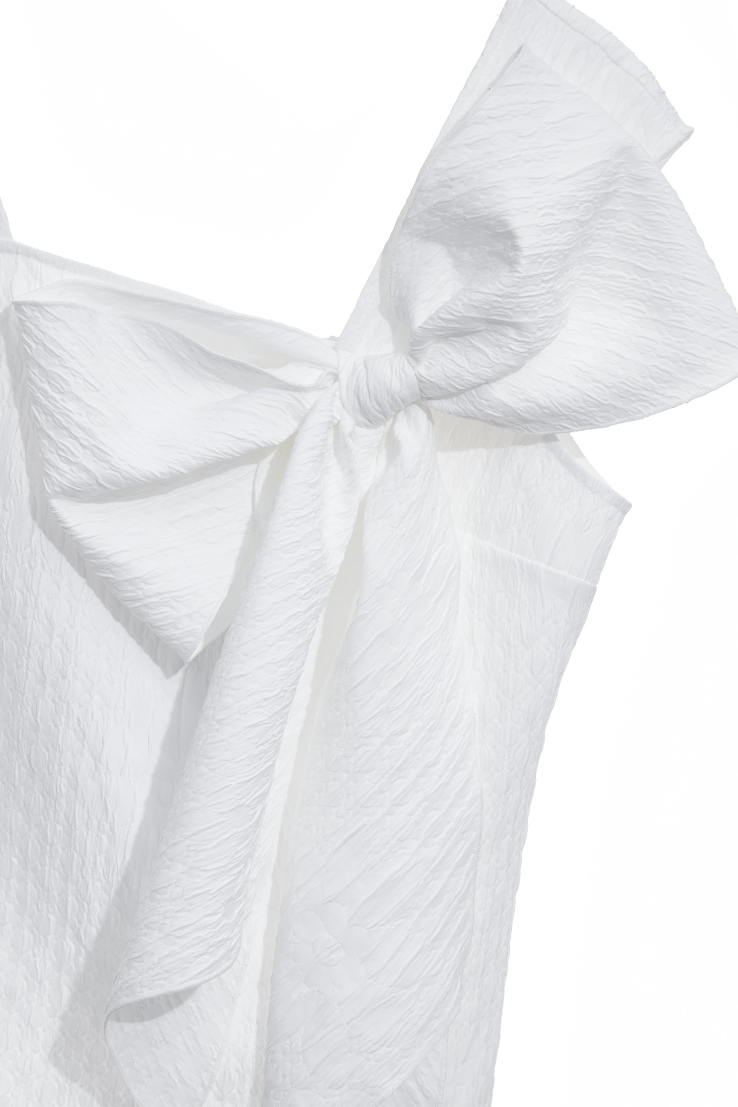 立體壓花飾綁結上衣立體壓花飾綁結上衣,一般背心,一般背心馬甲,上衣,人氣商品,春夏穿搭,白色背心,背心,蝴蝶結