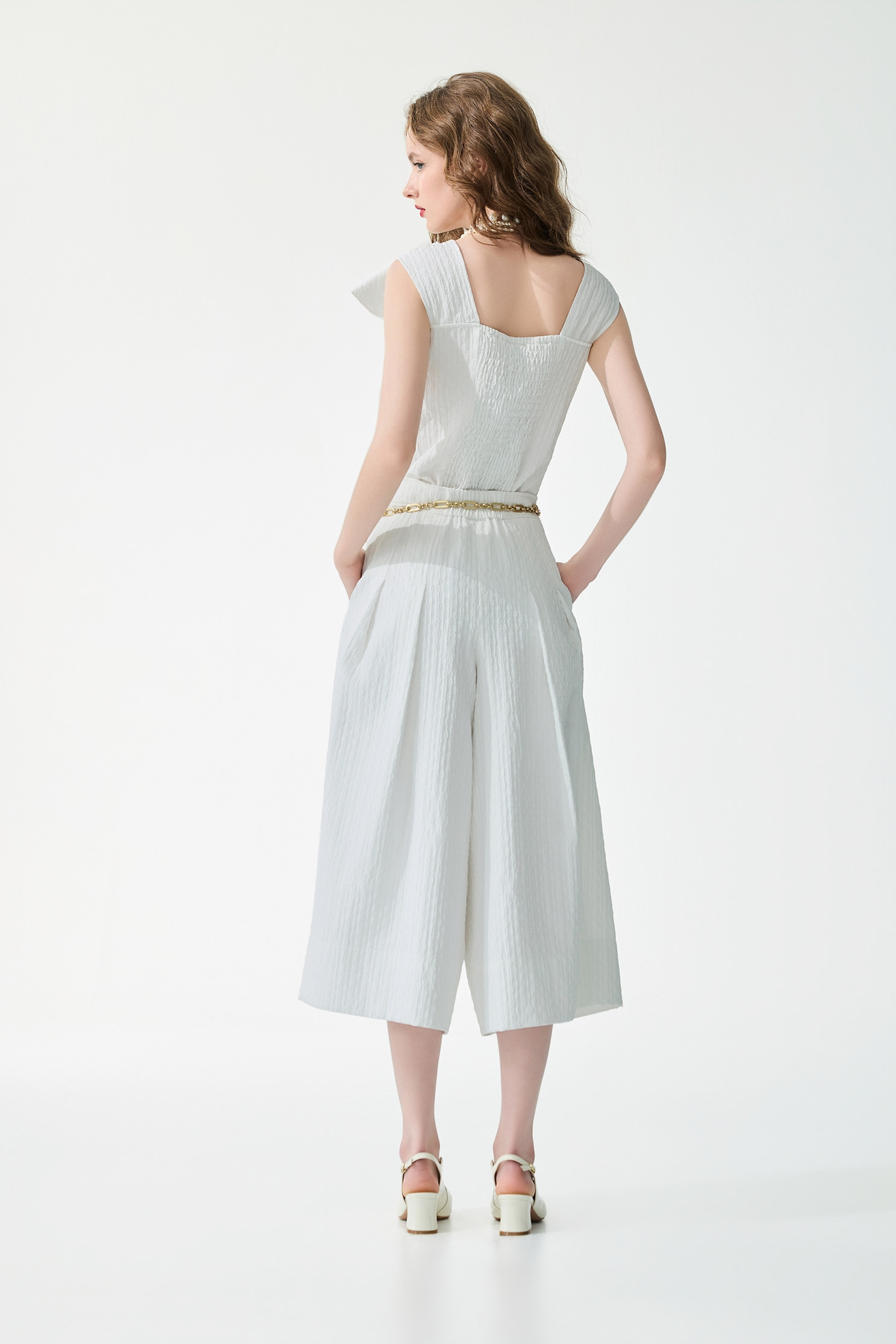 立體壓花飾綁結上衣立體壓花飾綁結上衣,一般背心,一般背心馬甲,上衣,人氣商品,春夏穿搭,白色背心,背心,蝴蝶結