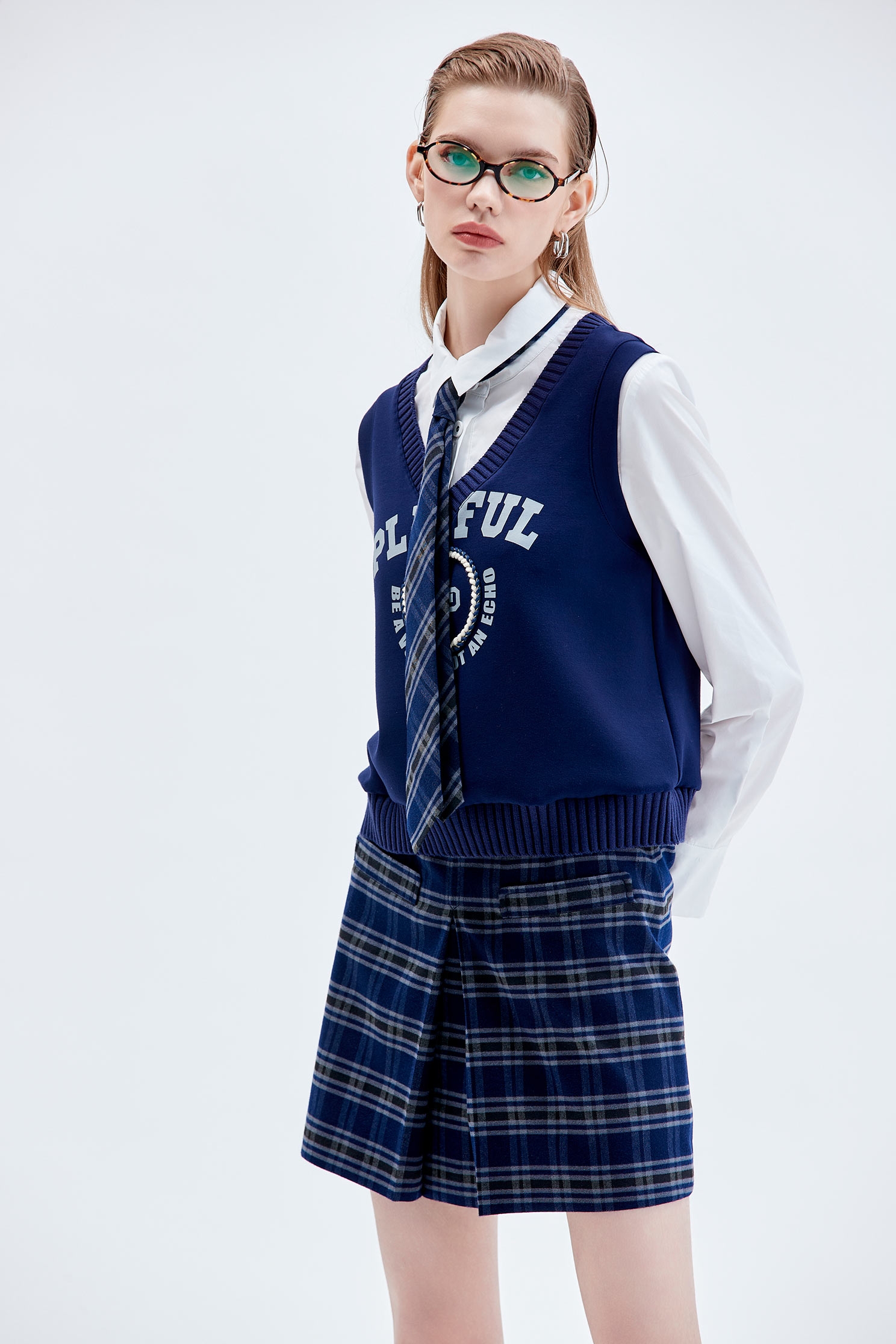 V領標語海軍藍背心V領標語海軍藍背心,一般背心,一般背心馬甲,人氣商品,秋冬穿搭,背心