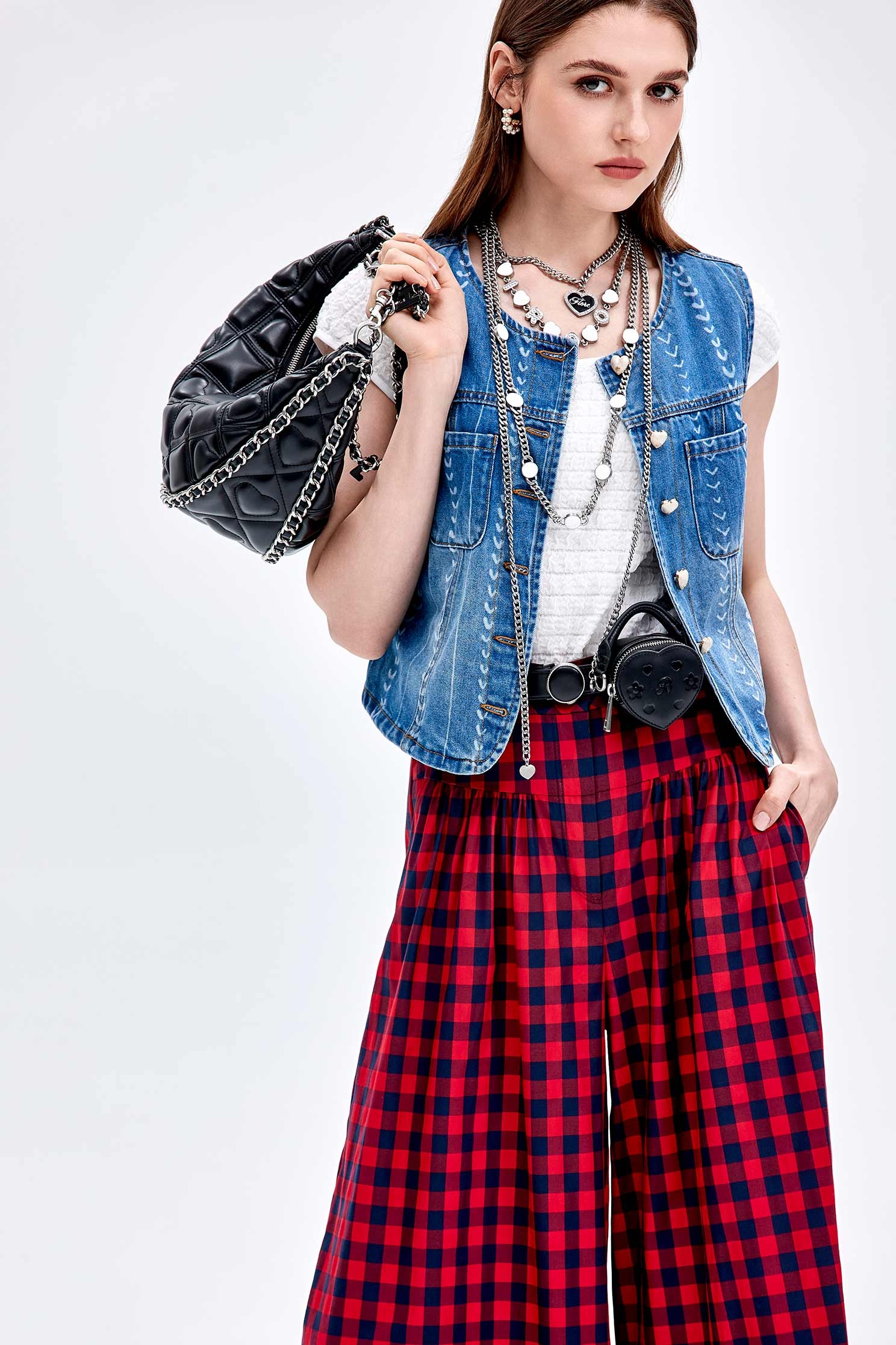 心型刺繡牛仔背心心型刺繡牛仔背心,一般背心,一般背心馬甲,刺繡,牛仔,秋冬穿搭,背心