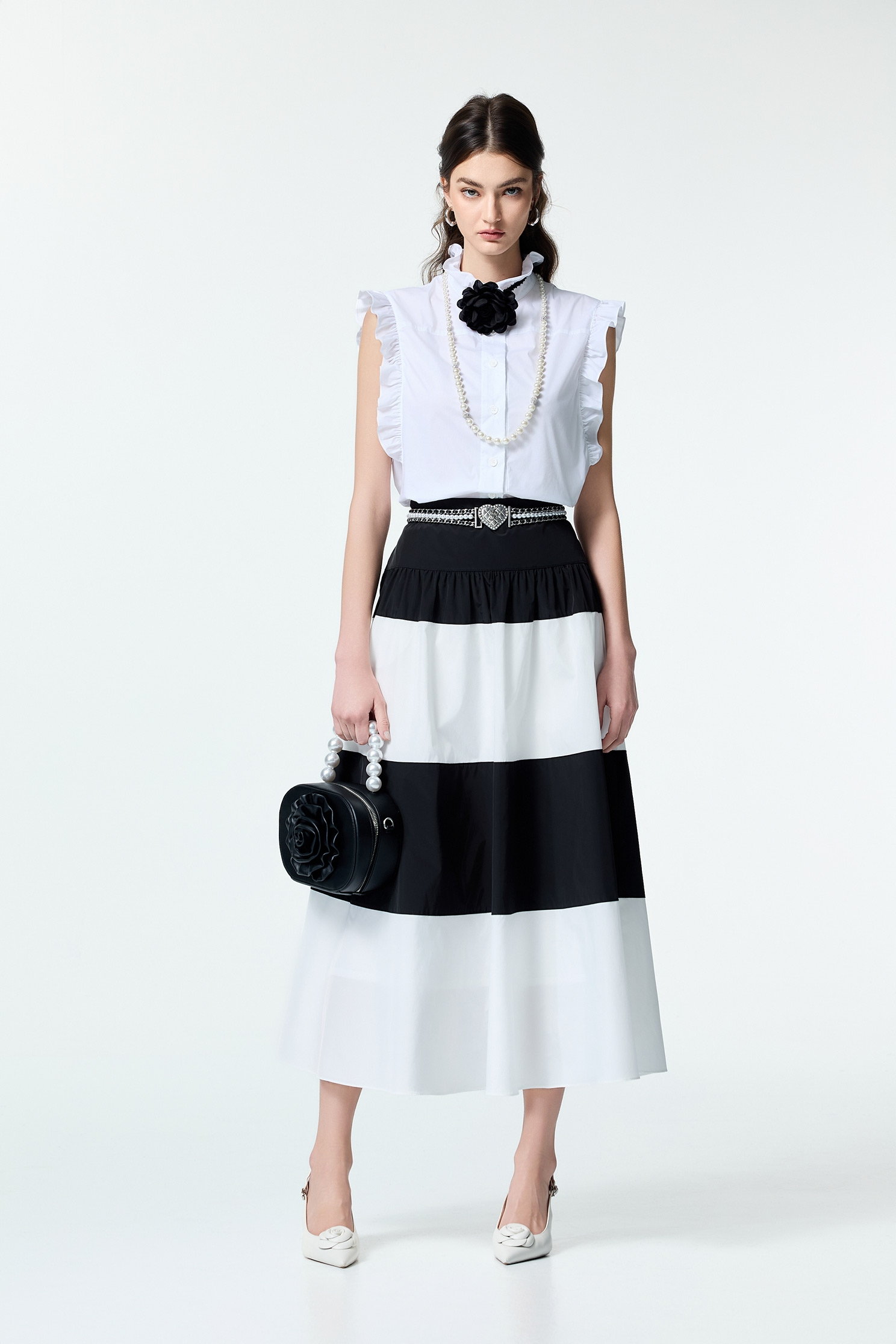 花朵別針式荷葉襯衫背心花朵別針式荷葉襯衫背心,一般背心,一般背心馬甲,上班OL穿搭,春夏穿搭,無袖上衣,白色背心,背心,花花世界,荷葉,襯衫