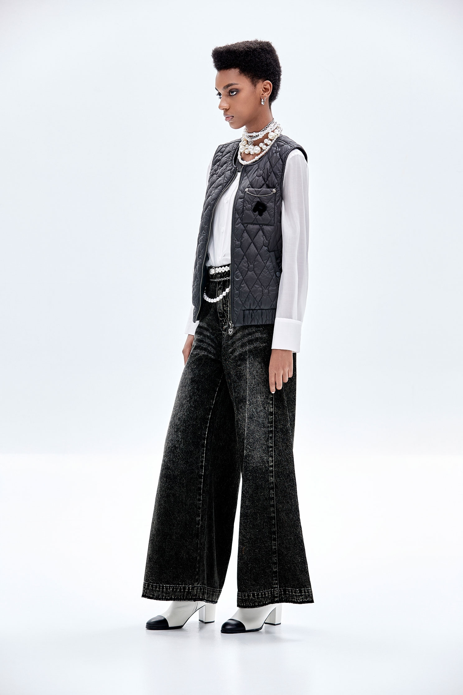 壓兔頭鋪棉背心外套壓兔頭鋪棉背心外套,一般背心,一般背心馬甲,外套,無袖背心,秋冬穿搭,背心,背心外套