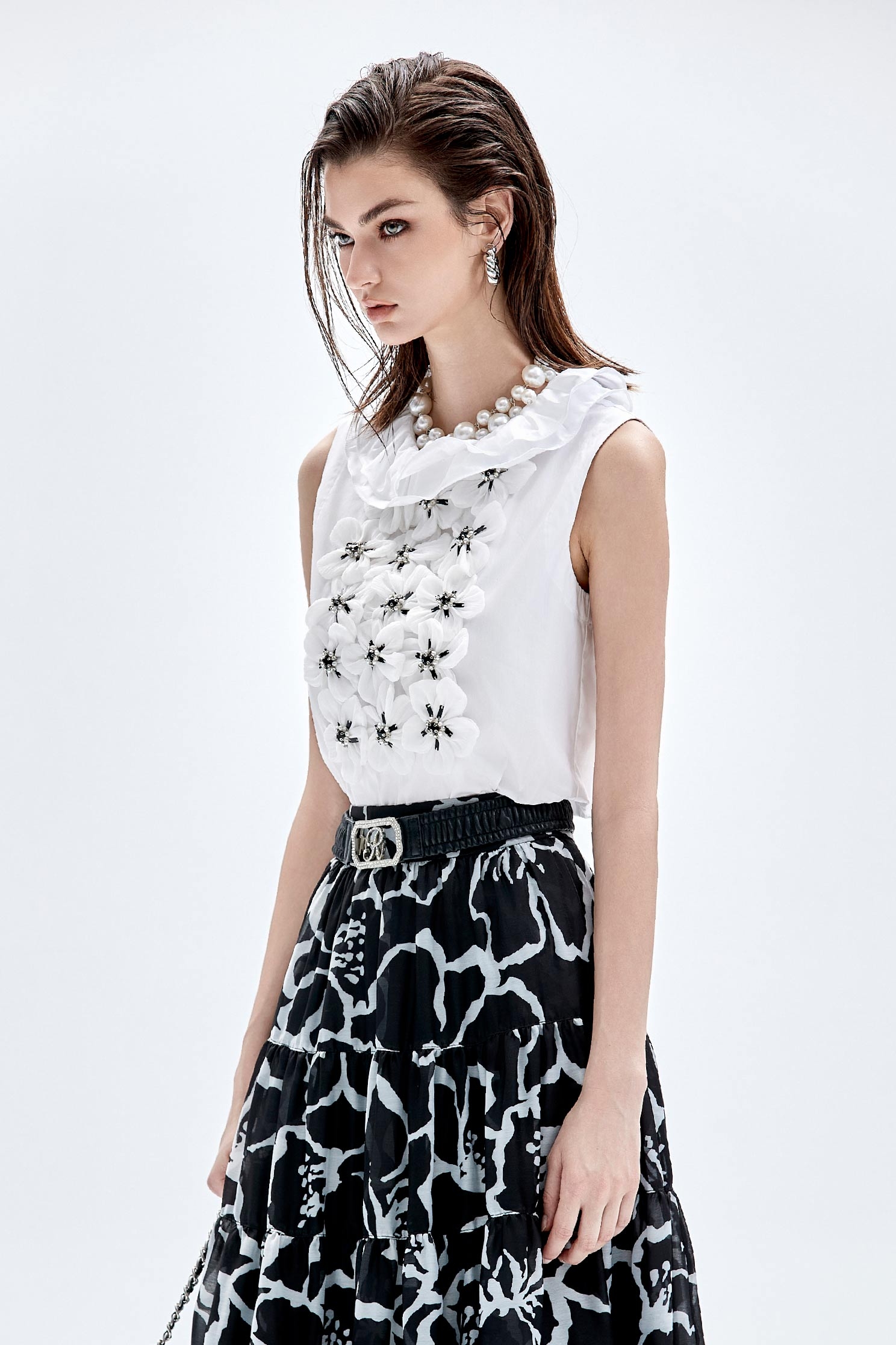 手工立體花卉背心手工立體花卉背心,一般背心,一般背心馬甲,上衣,人氣商品,無袖背心,白色背心,秋冬穿搭,背心,花花世界,荷葉