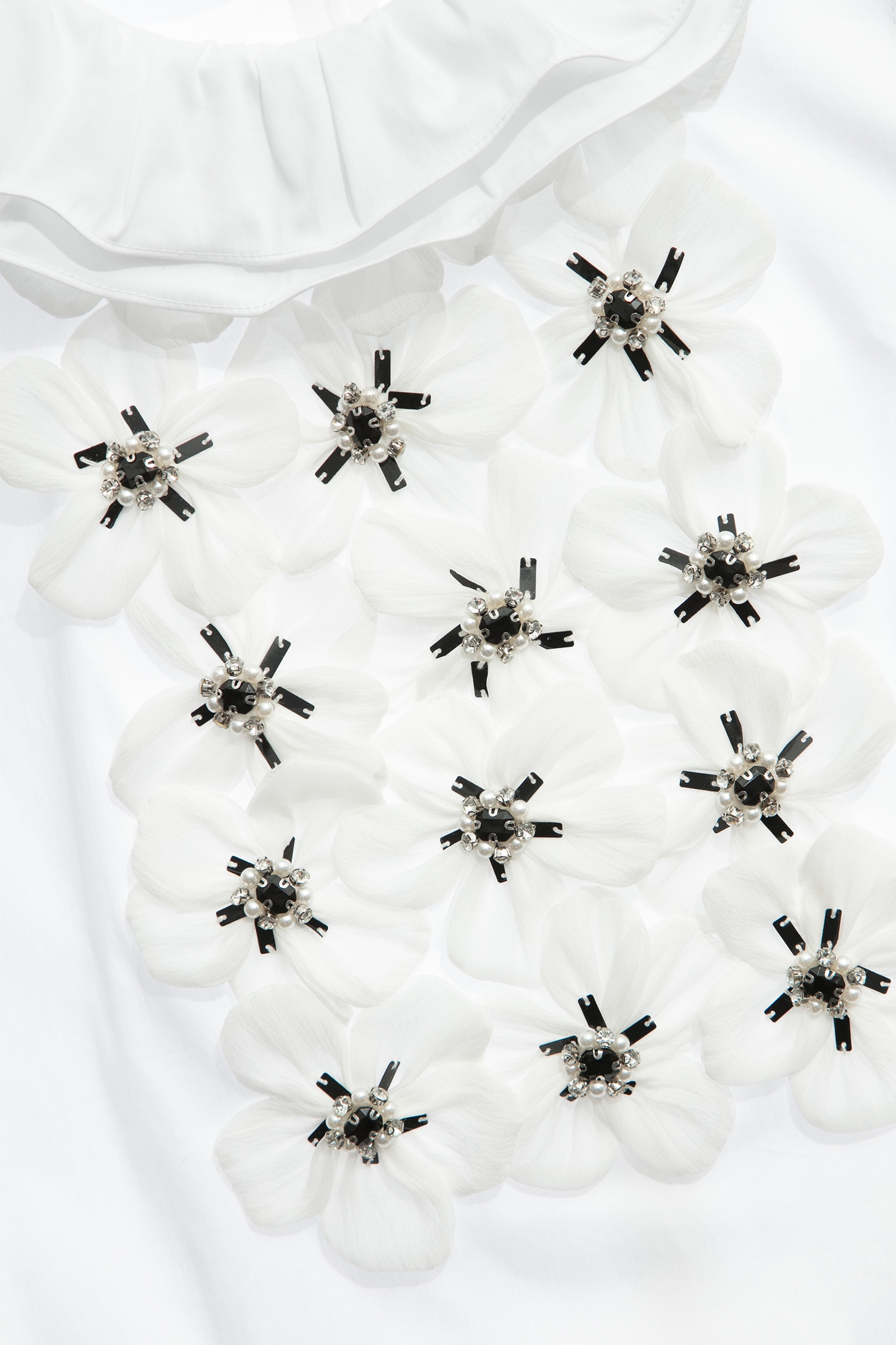 手工立體花卉背心手工立體花卉背心,一般背心,一般背心馬甲,上衣,人氣商品,無袖背心,白色背心,秋冬穿搭,背心,花花世界,荷葉