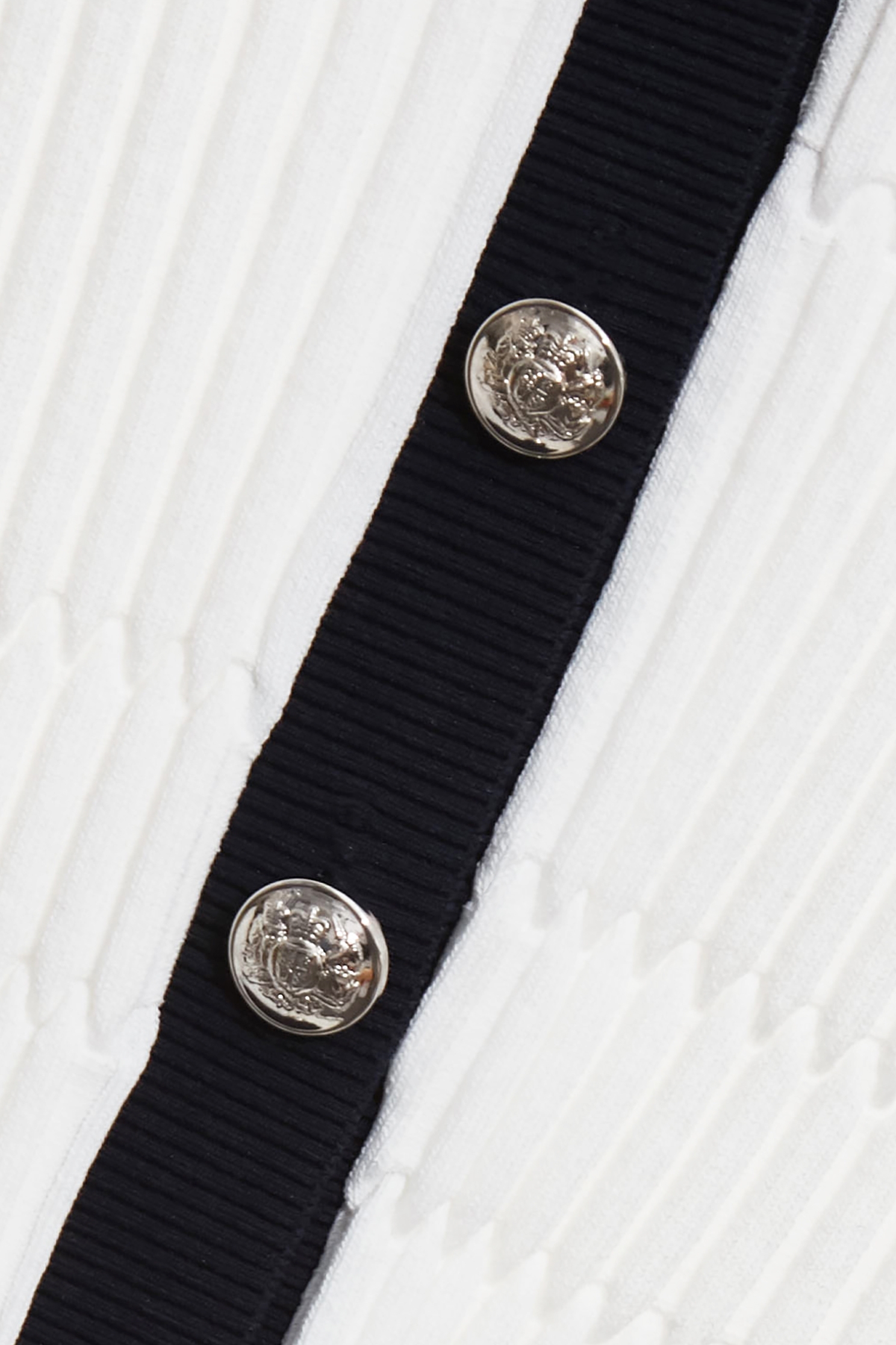 水手藍小香風鑲邊針織背心水手藍小香風鑲邊針織背心,V領上衣,V領背心,一般背心,一般背心馬甲,上班OL穿搭,上衣,小香風,無袖上衣,無袖背心,秋冬穿搭,約會特輯,背心,輕奢度假,輕奢渡假,針織,針織上衣,針織背心