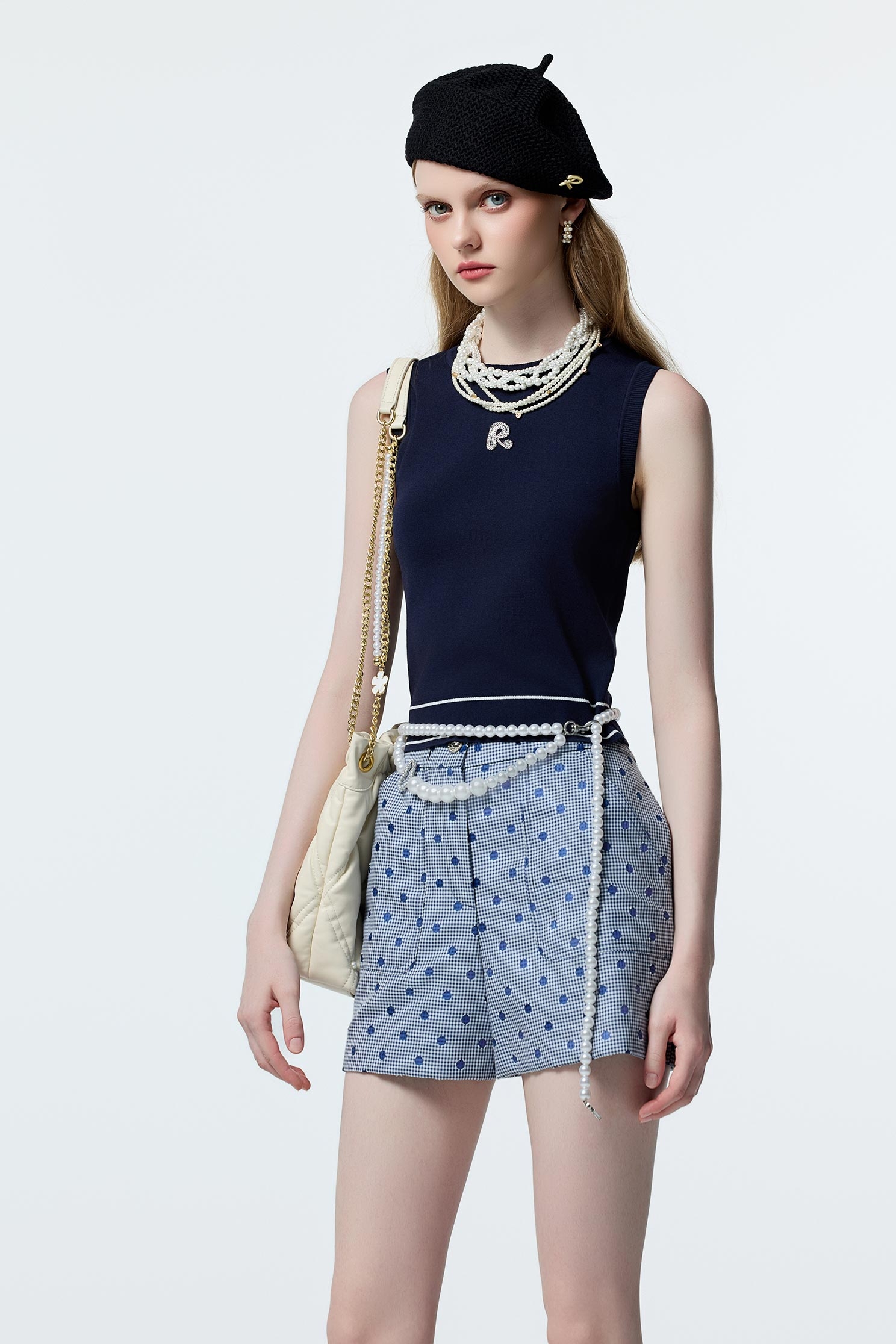 極簡水手藍針織背心極簡水手藍針織背心,一般背心,一般背心馬甲,上衣,無袖上衣,無袖背心,秋冬穿搭,約會特輯,背心,輕奢度假,輕奢渡假,針織,針織上衣,針織背心