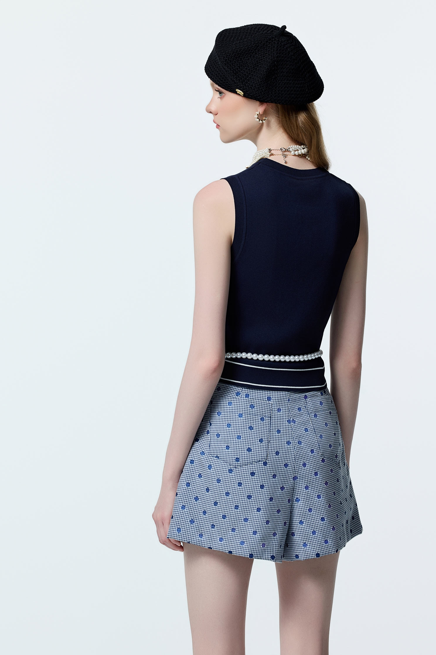 極簡水手藍針織背心極簡水手藍針織背心,一般背心,一般背心馬甲,上衣,無袖上衣,無袖背心,秋冬穿搭,約會特輯,背心,輕奢度假,輕奢渡假,針織,針織上衣,針織背心