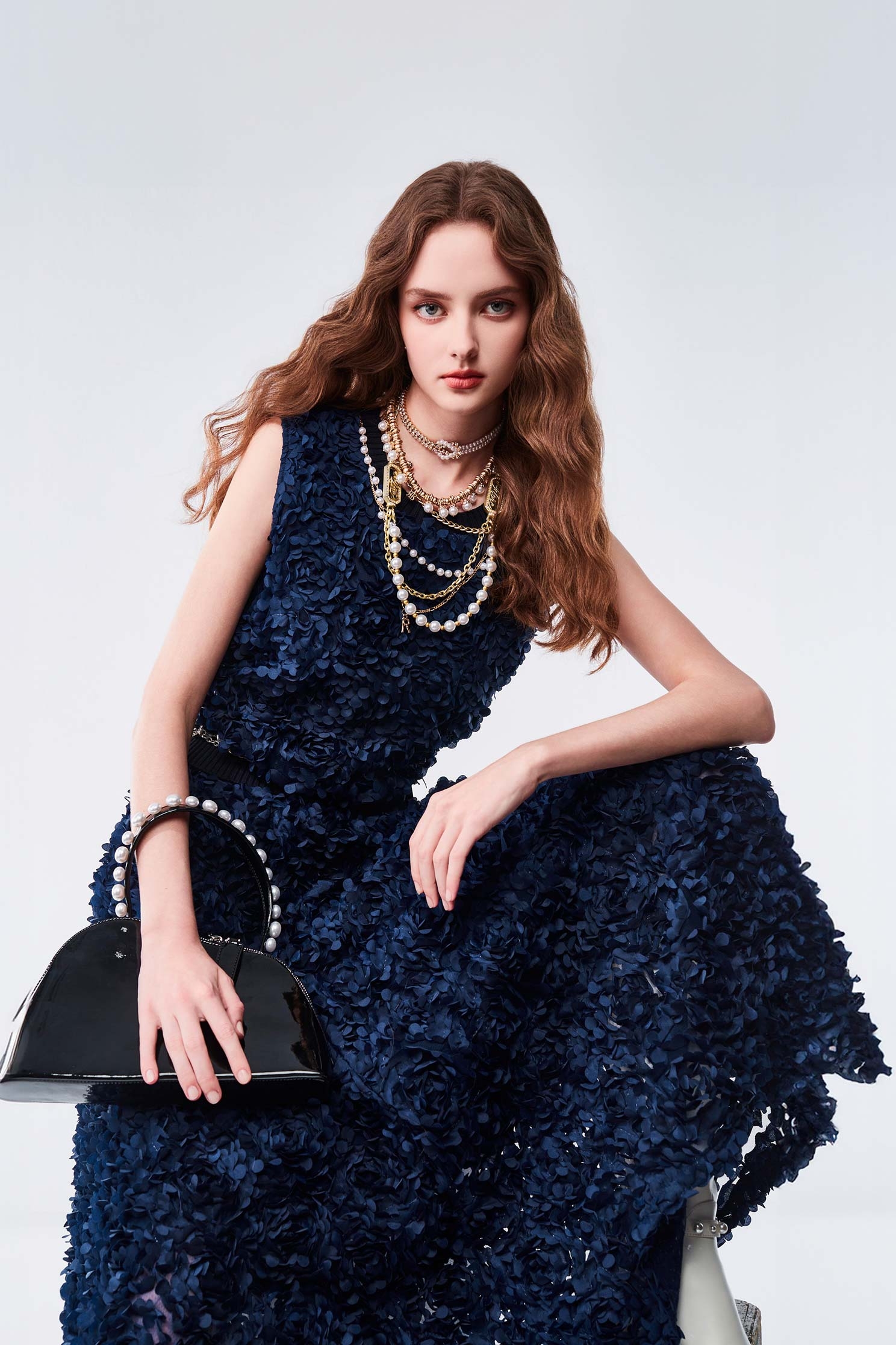 日式紫色光色雷射花上衣日式紫色光色雷射花上衣,一般背心,一般背心馬甲,上衣,時髦成套搭配,珍珠,秋冬穿搭,背心,花花世界,項鍊