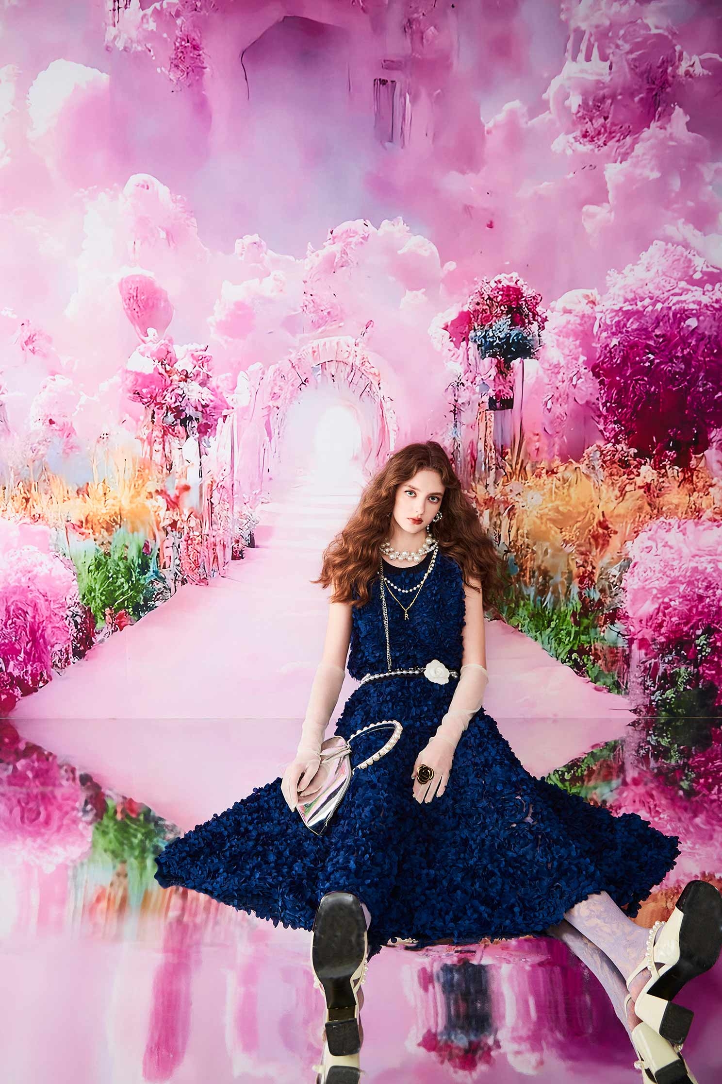 日式紫色光色雷射花上衣日式紫色光色雷射花上衣,一般背心,一般背心馬甲,上衣,時髦成套搭配,珍珠,秋冬穿搭,背心,花花世界,項鍊