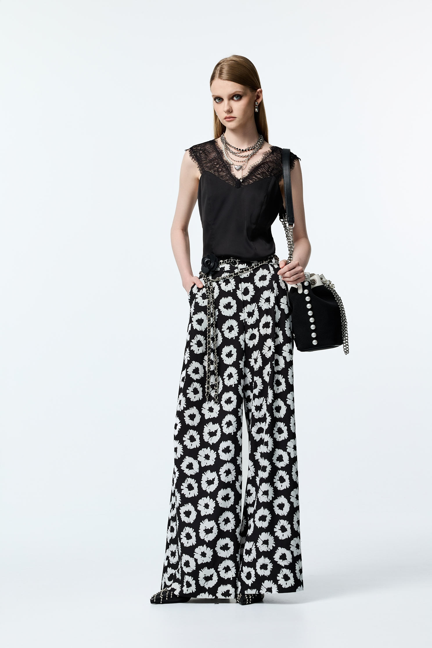 微性感睫毛蕾絲沙典背心微性感睫毛蕾絲沙典背心,一般背心,一般背心馬甲,秋冬穿搭,背心,蕾絲,黑色背心