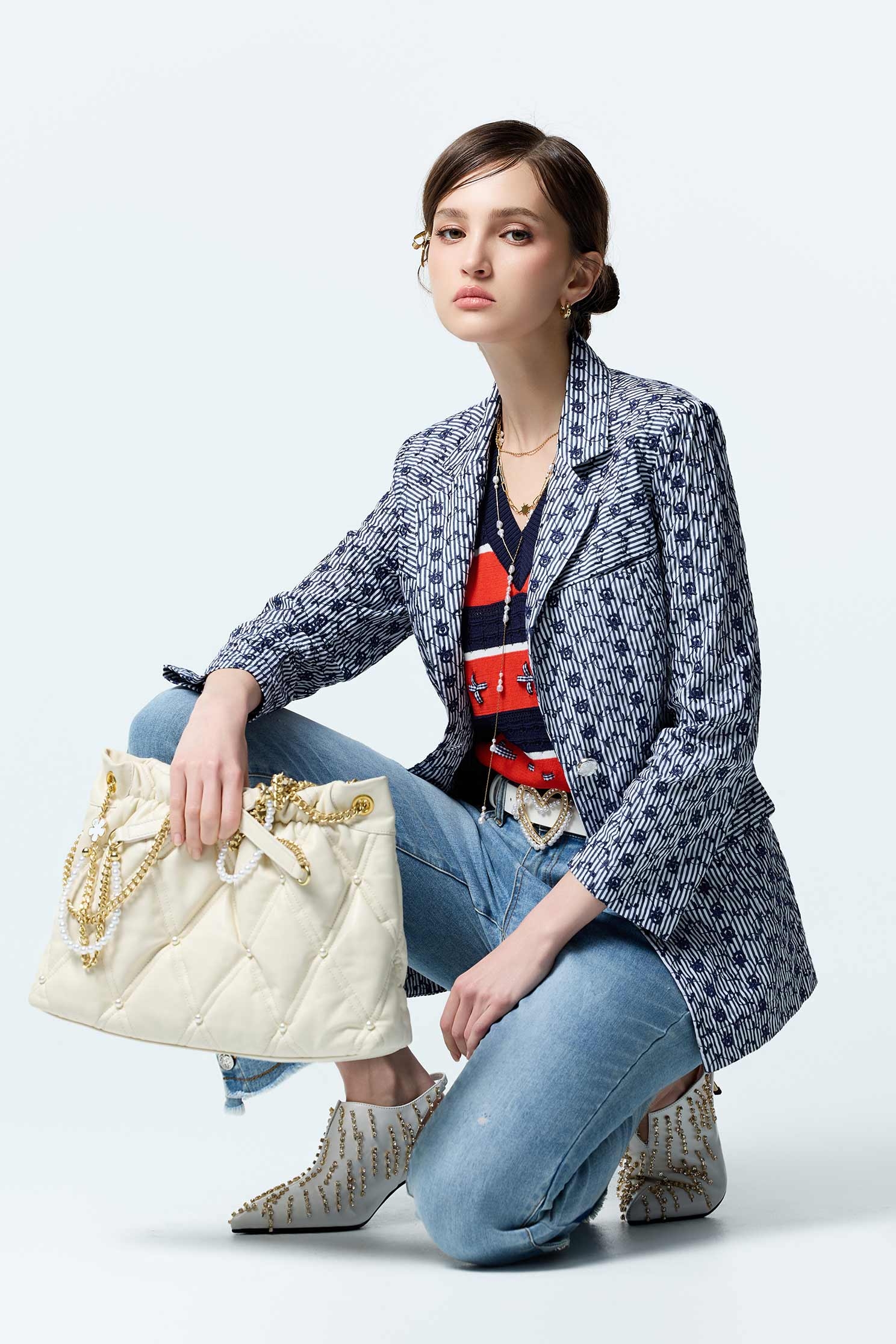 螢光耀火色配條針織背心螢光耀火色配條針織背心,V領上衣,V領背心,一般背心,一般背心馬甲,上衣,條紋,無袖背心,秋冬穿搭,背心,輕奢度假,輕奢渡假,針織,針織上衣,針織背心