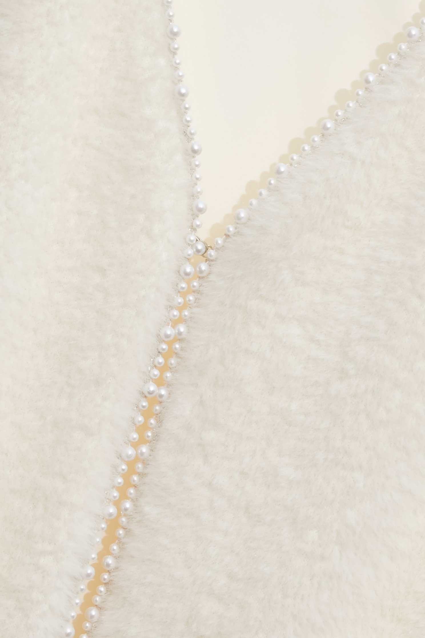 針織仿兔絨感珍珠背心針織仿兔絨感珍珠背心,一般背心,一般背心馬甲,上班OL穿搭,人氣商品,珍珠,秋冬穿搭,約會特輯,背心,針織,針織背心