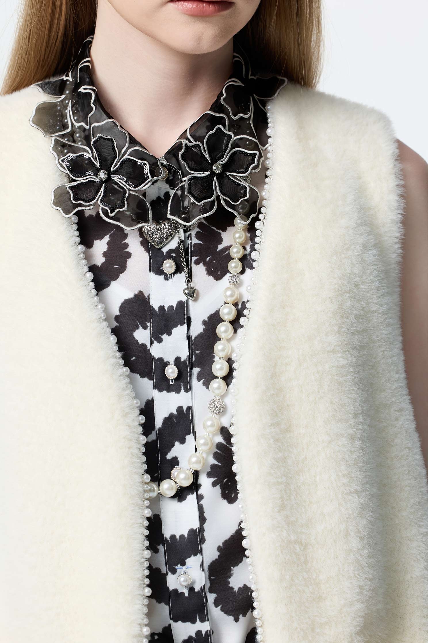 針織仿兔絨感珍珠背心針織仿兔絨感珍珠背心,一般背心,一般背心馬甲,上班OL穿搭,人氣商品,珍珠,秋冬穿搭,約會特輯,背心,針織,針織背心