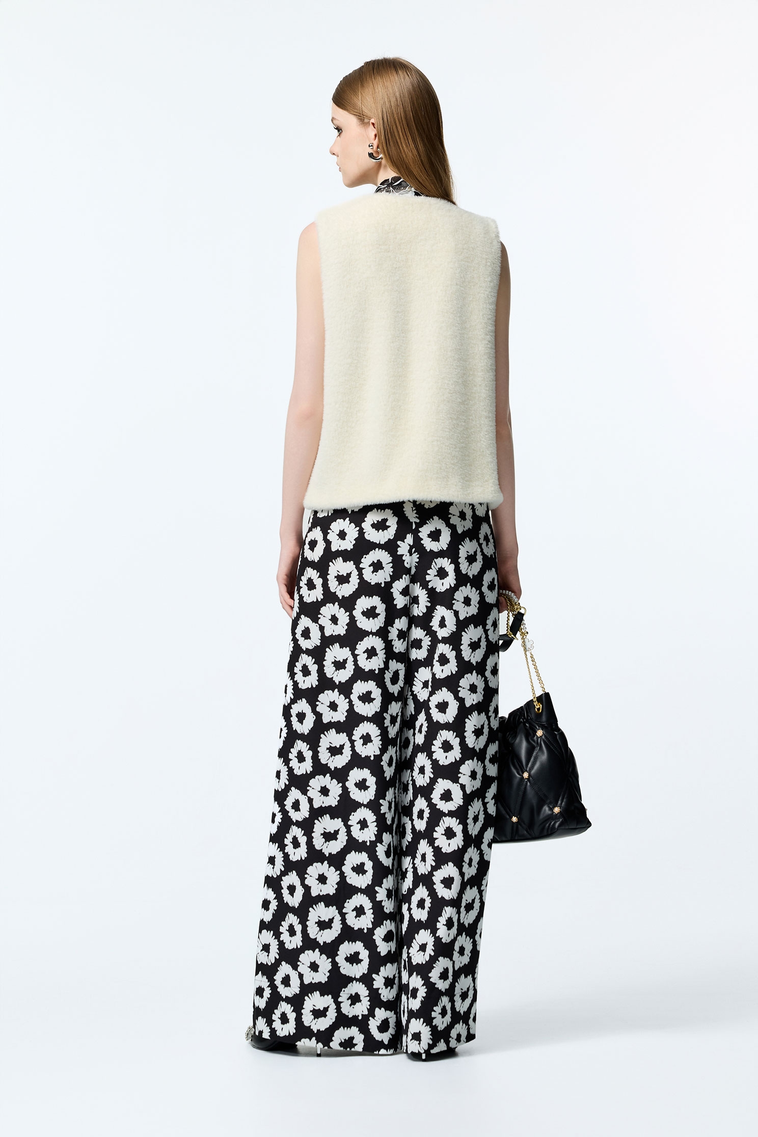 針織仿兔絨感珍珠背心針織仿兔絨感珍珠背心,一般背心,一般背心馬甲,上班OL穿搭,人氣商品,珍珠,秋冬穿搭,約會特輯,背心,針織,針織背心