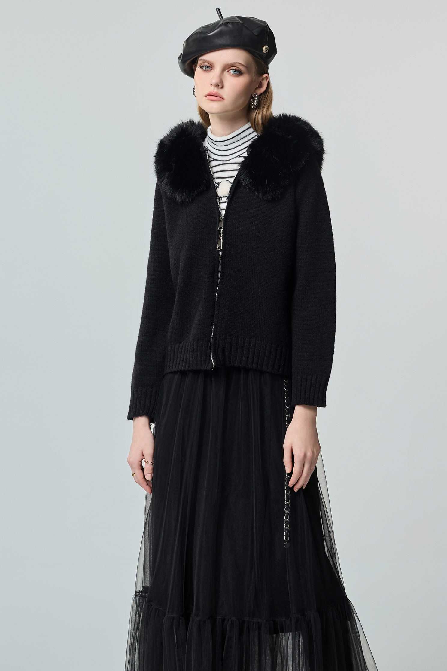 小綿羊刺繡針織上衣小綿羊刺繡針織上衣,一般背心,一般背心馬甲,上衣,刺繡,秋冬穿搭,背心,針織,針織背心