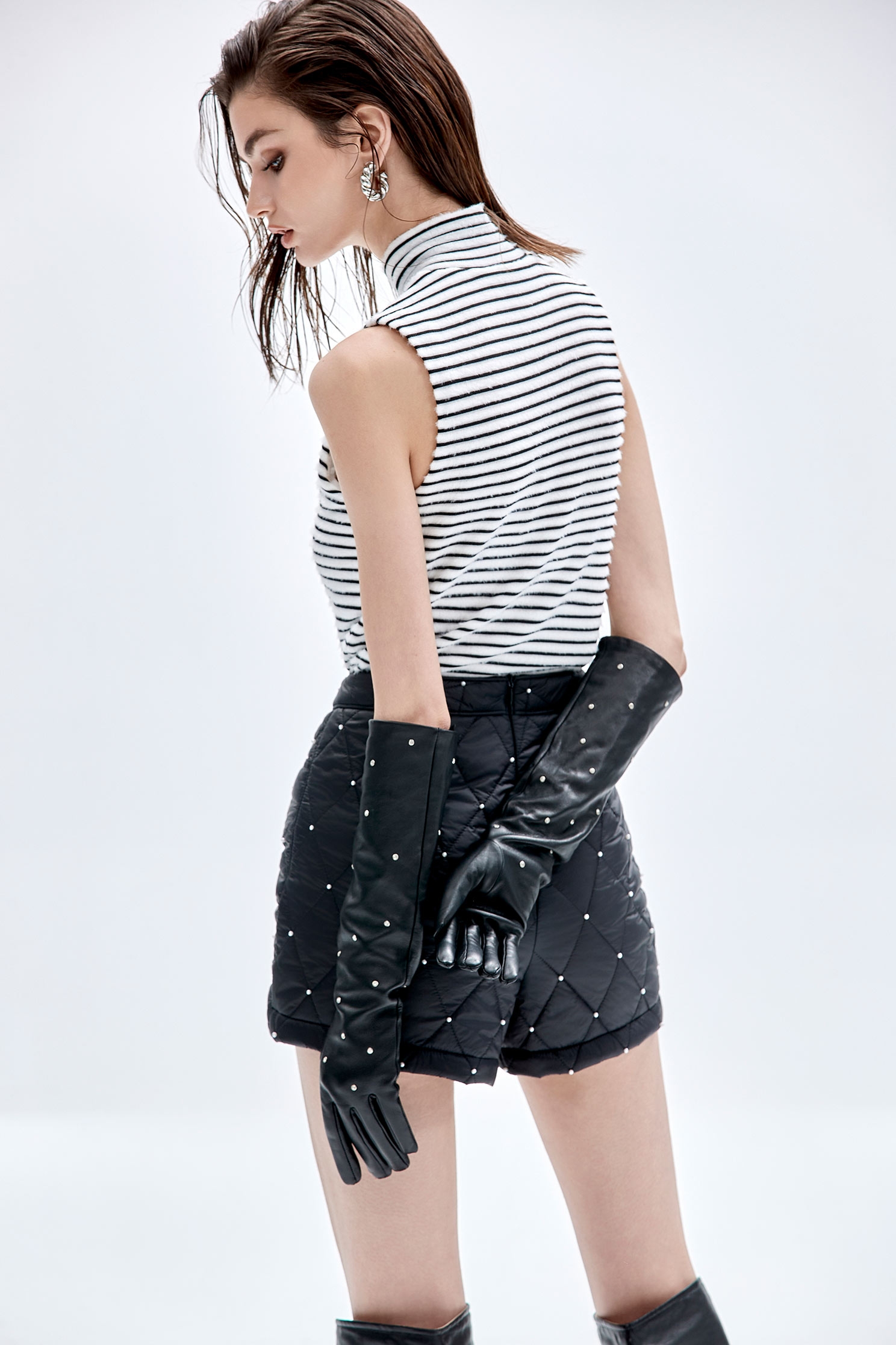 小綿羊刺繡針織上衣小綿羊刺繡針織上衣,一般背心,一般背心馬甲,上衣,刺繡,秋冬穿搭,背心,針織,針織背心