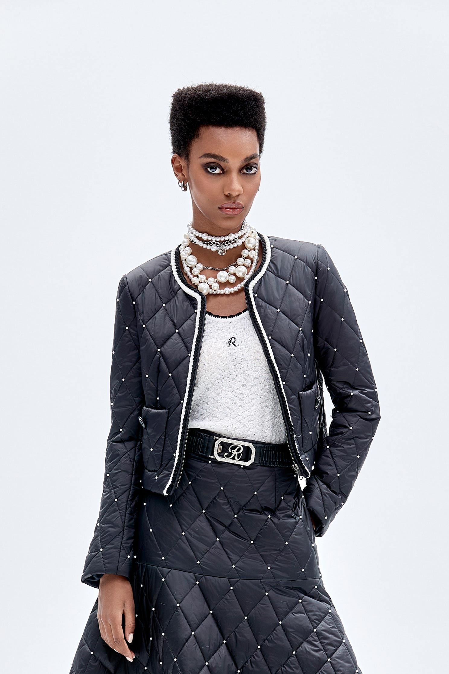 小香風配色邊針織背心小香風配色邊針織背心,一般背心,一般背心馬甲,刺繡,小香風,白色背心,秋冬穿搭,背心,針織,針織背心