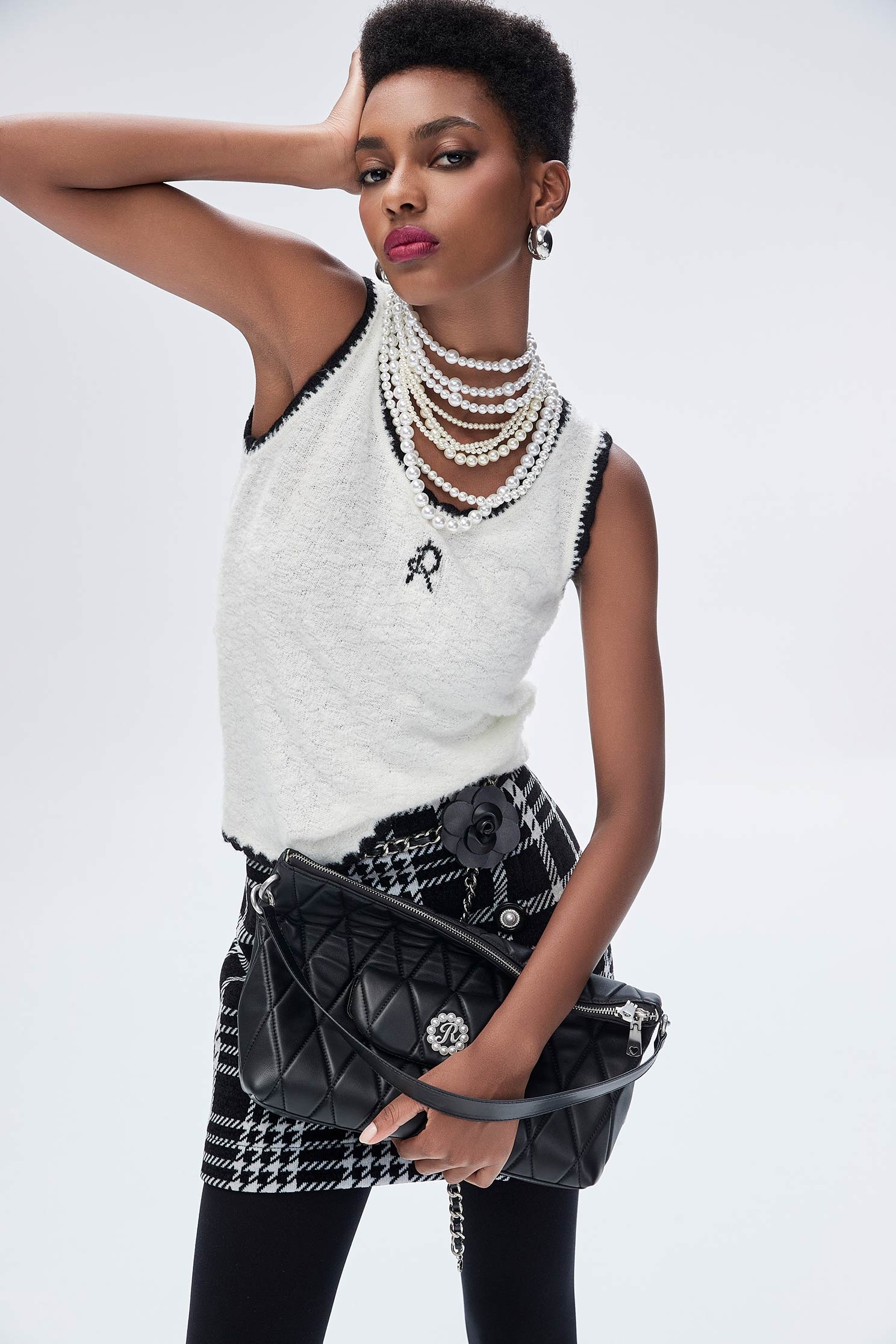 小香風配色邊針織背心小香風配色邊針織背心,一般背心,一般背心馬甲,刺繡,小香風,白色背心,秋冬穿搭,背心,針織,針織背心