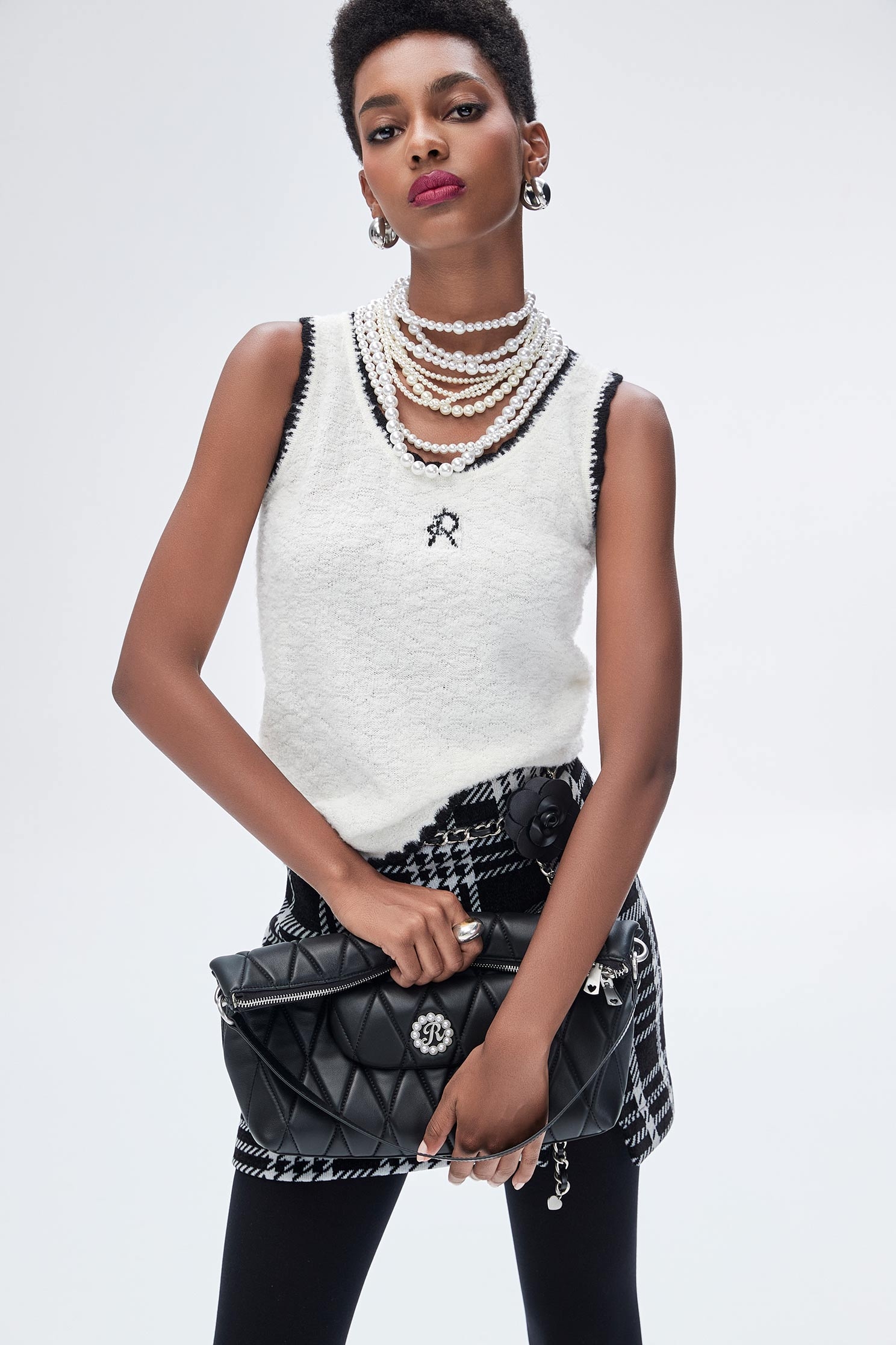 小香風配色邊針織背心小香風配色邊針織背心,一般背心,一般背心馬甲,刺繡,小香風,白色背心,秋冬穿搭,背心,針織,針織背心