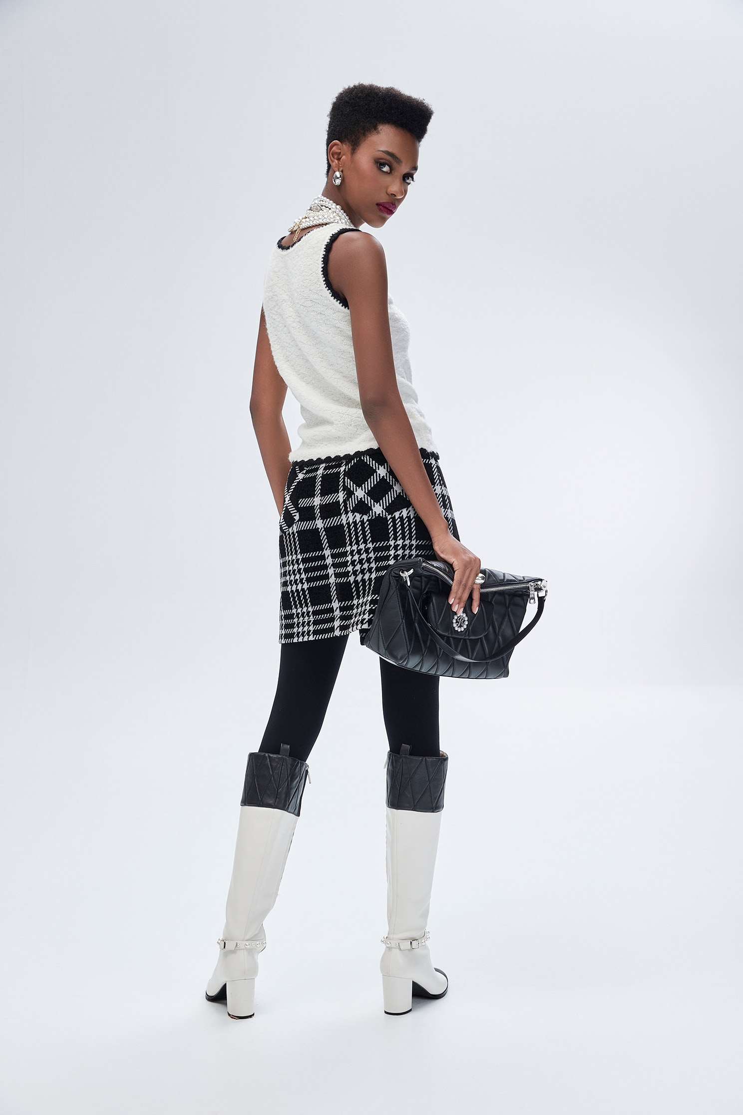 小香風配色邊針織背心小香風配色邊針織背心,一般背心,一般背心馬甲,刺繡,小香風,白色背心,秋冬穿搭,背心,針織,針織背心