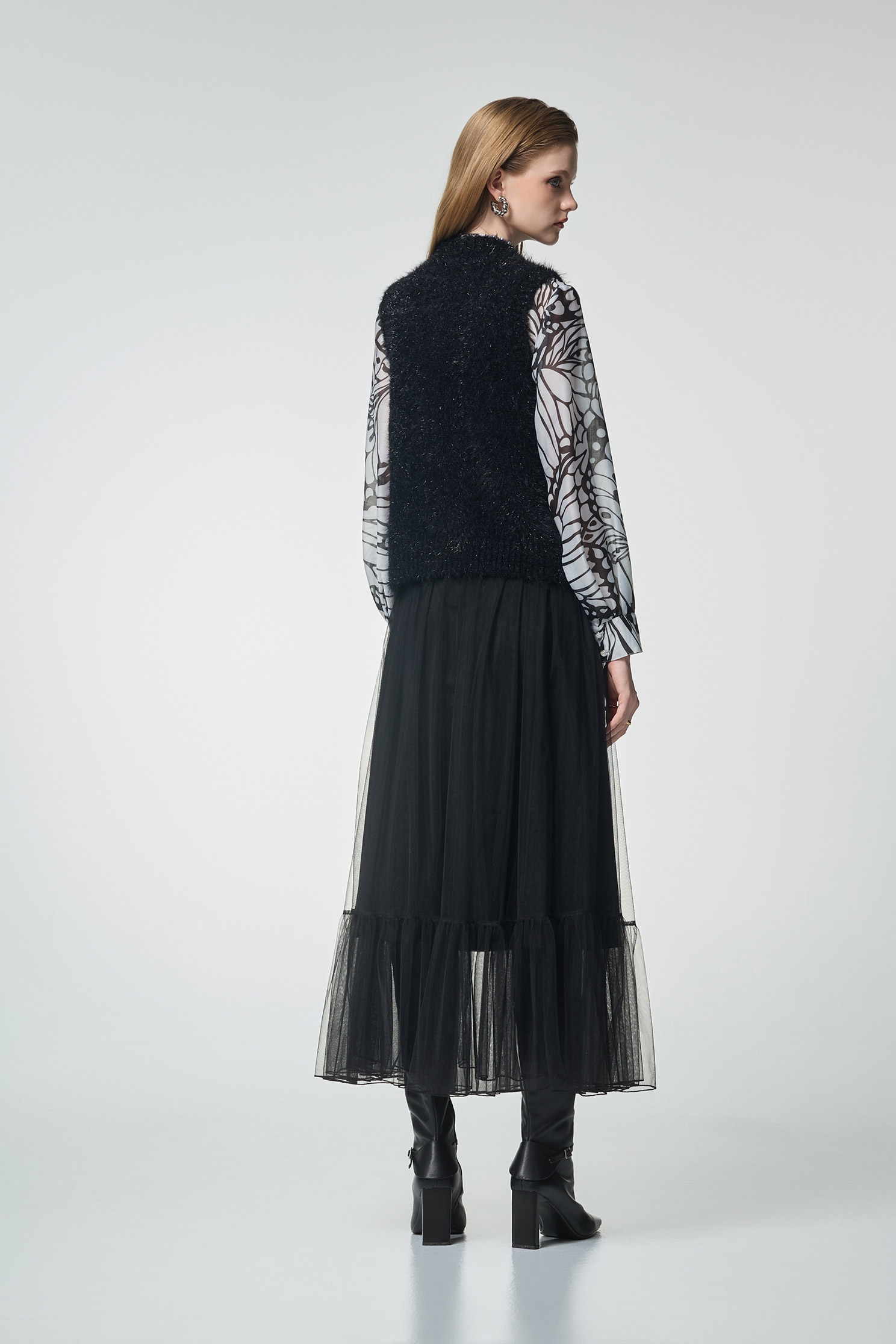 亮黑蔥紗Ｖ領針織背心亮黑蔥紗Ｖ領針織背心,V領背心,一般背心,一般背心馬甲,上班OL穿搭,秋冬穿搭,約會特輯,背心,針織,針織背心