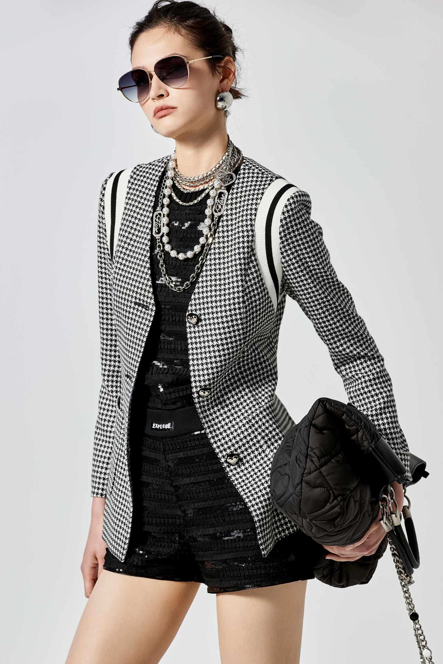 特殊網布亮片無袖單品上衣特殊網布亮片無袖單品上衣,一般背心,上衣,春夏穿搭,無袖單品,背心,黑色上衣,黑色背心