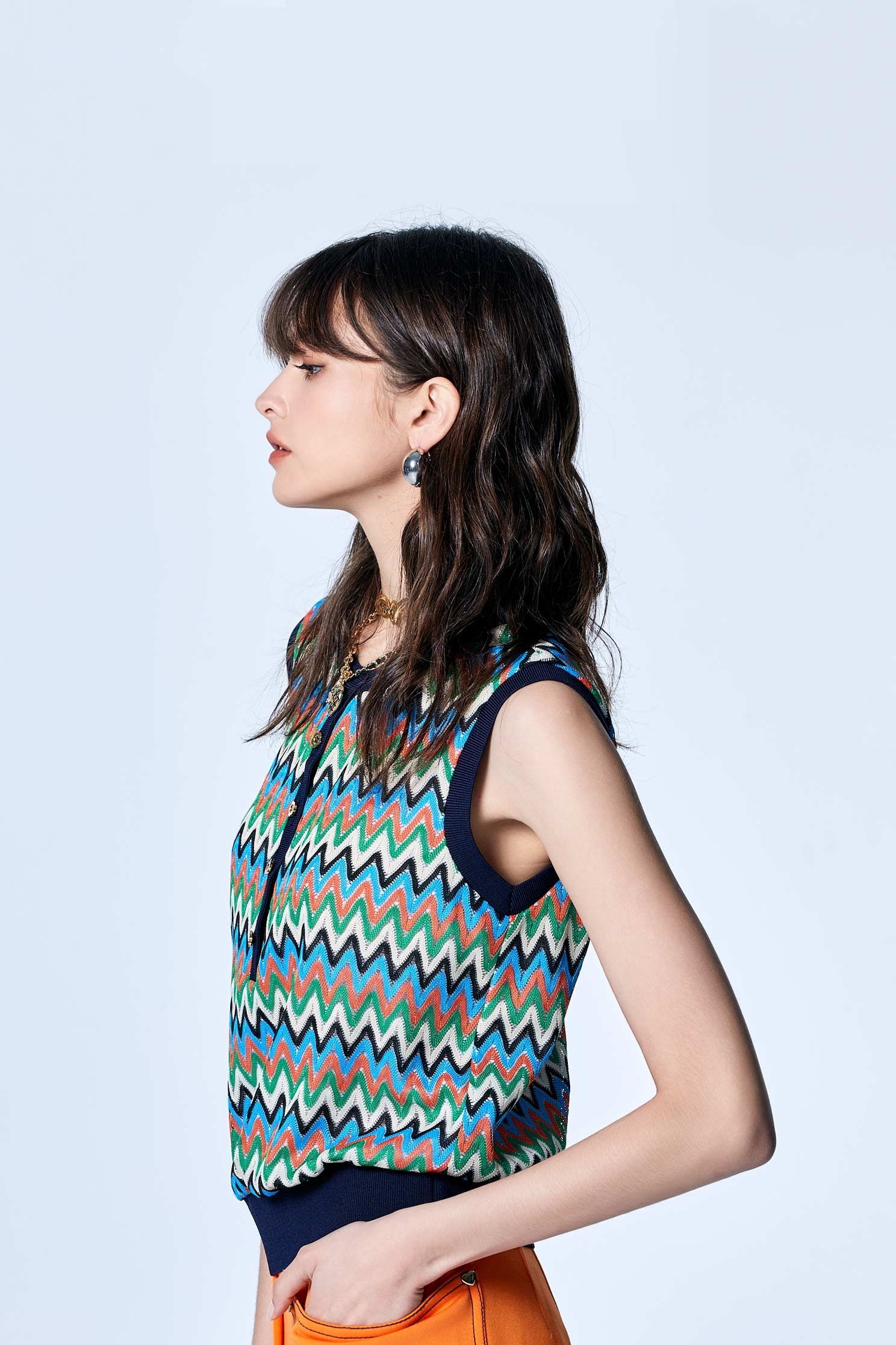 五彩山形紋上衣五彩山形紋上衣,一般背心,一般背心馬甲,上衣,人氣商品,春夏穿搭,時髦成套搭配,背心,蕾絲