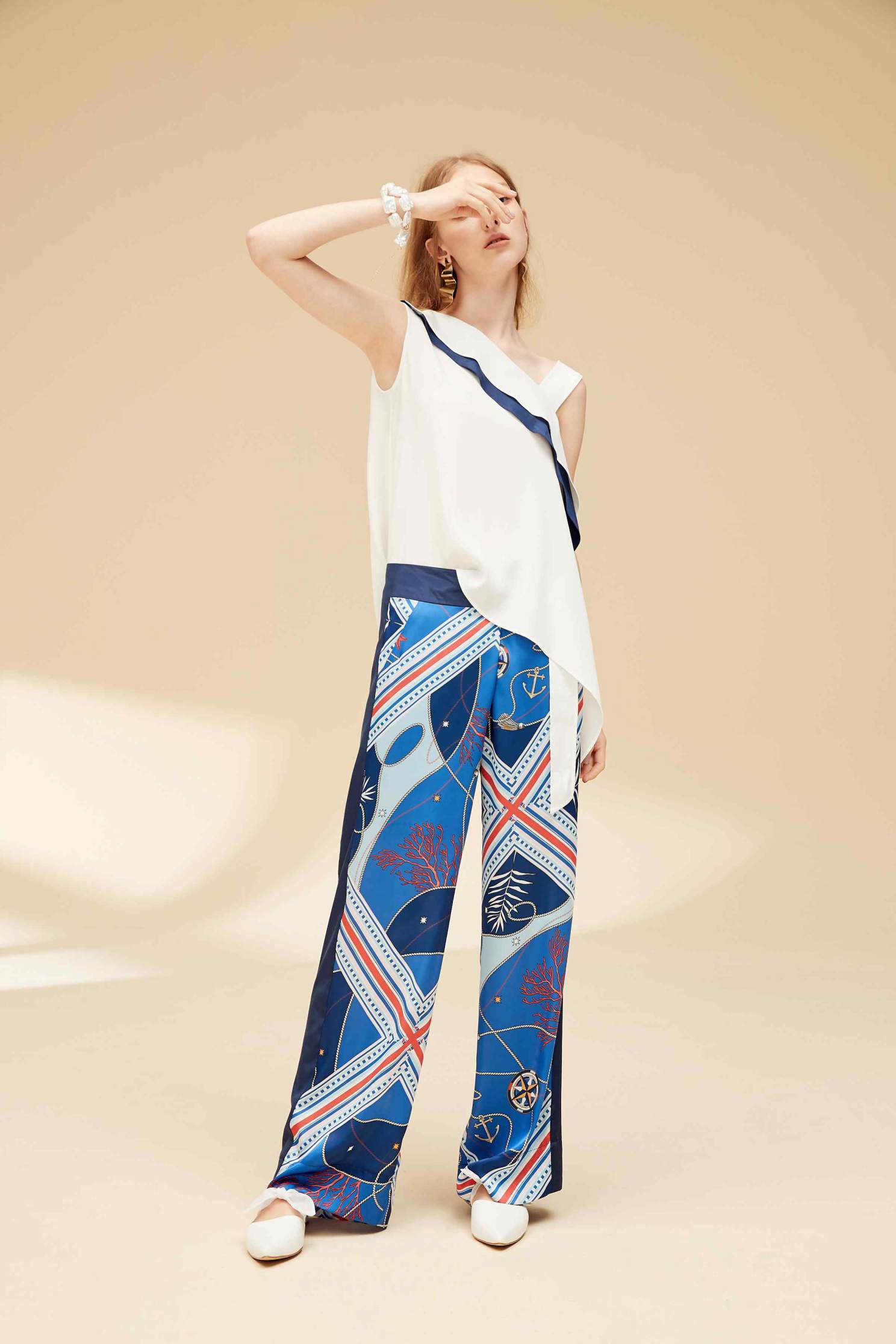 Irregular one shoulder vest,whitevest,vest