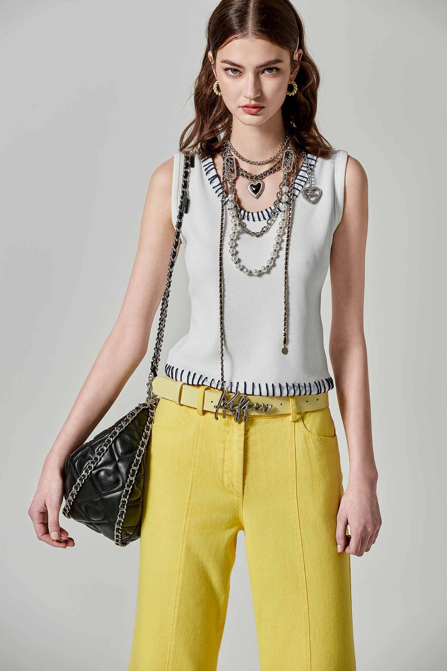 手工跳色刺繡背心手工跳色刺繡背心,一般背心,一般背心馬甲,上衣,人氣商品,刺繡,春夏穿搭,條紋,白色背心,約會特輯,背心