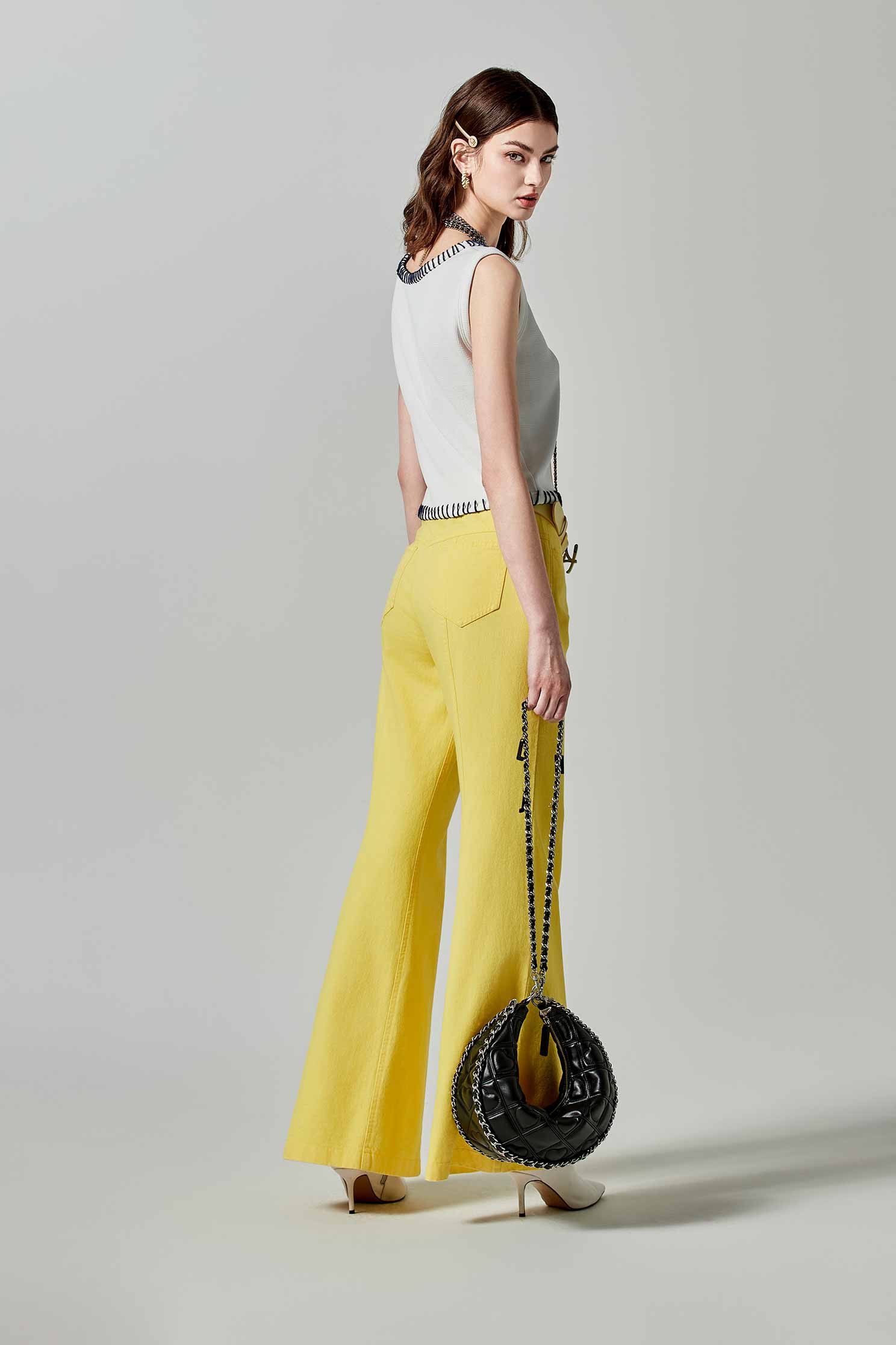 手工跳色刺繡背心手工跳色刺繡背心,一般背心,一般背心馬甲,上衣,人氣商品,刺繡,春夏穿搭,條紋,白色背心,約會特輯,背心