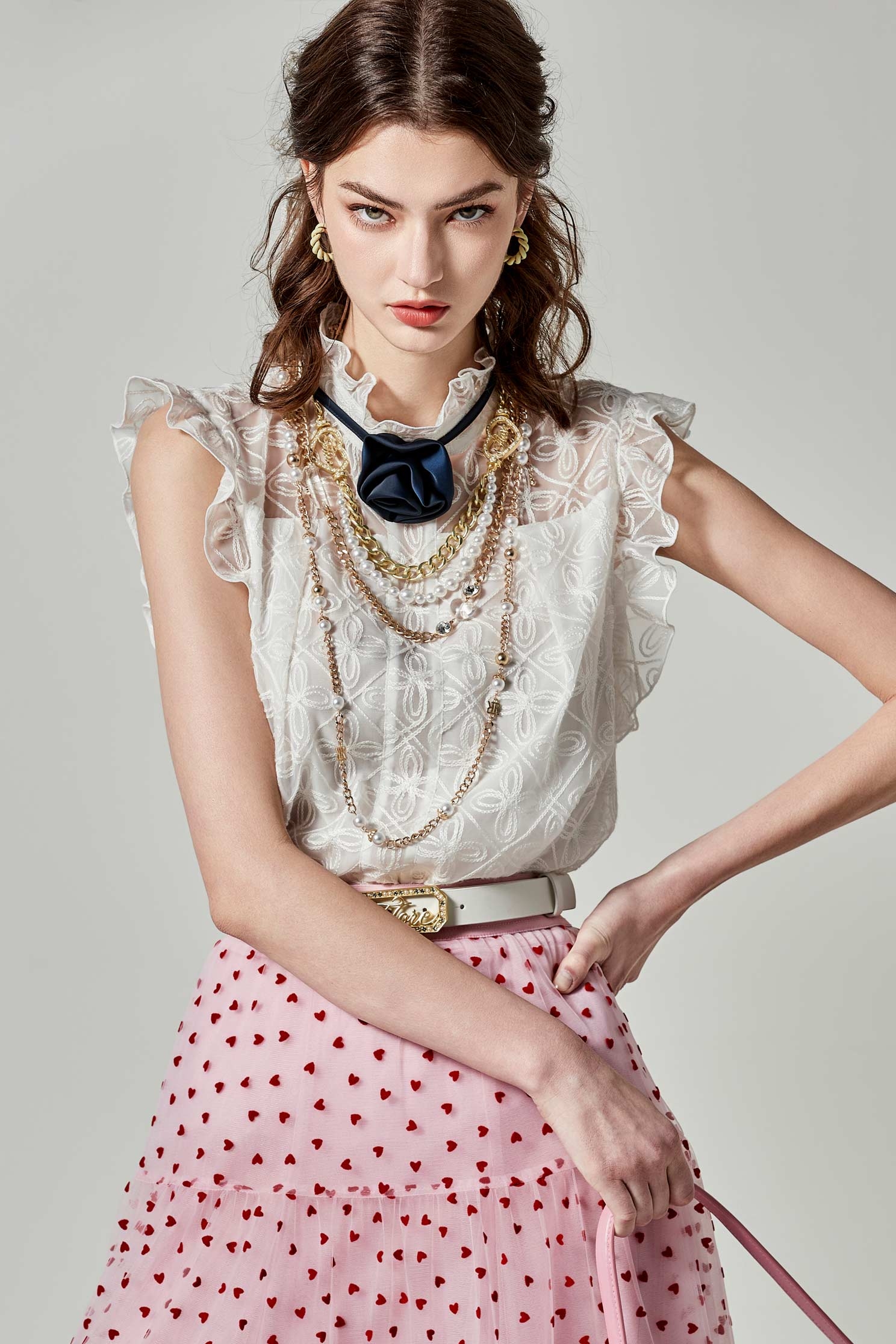 窗花圖紋刺繡單品上衣窗花圖紋刺繡單品上衣,一般背心,一般背心馬甲,上衣,刺繡,春夏穿搭,白色背心,約會特輯,背心,荷葉